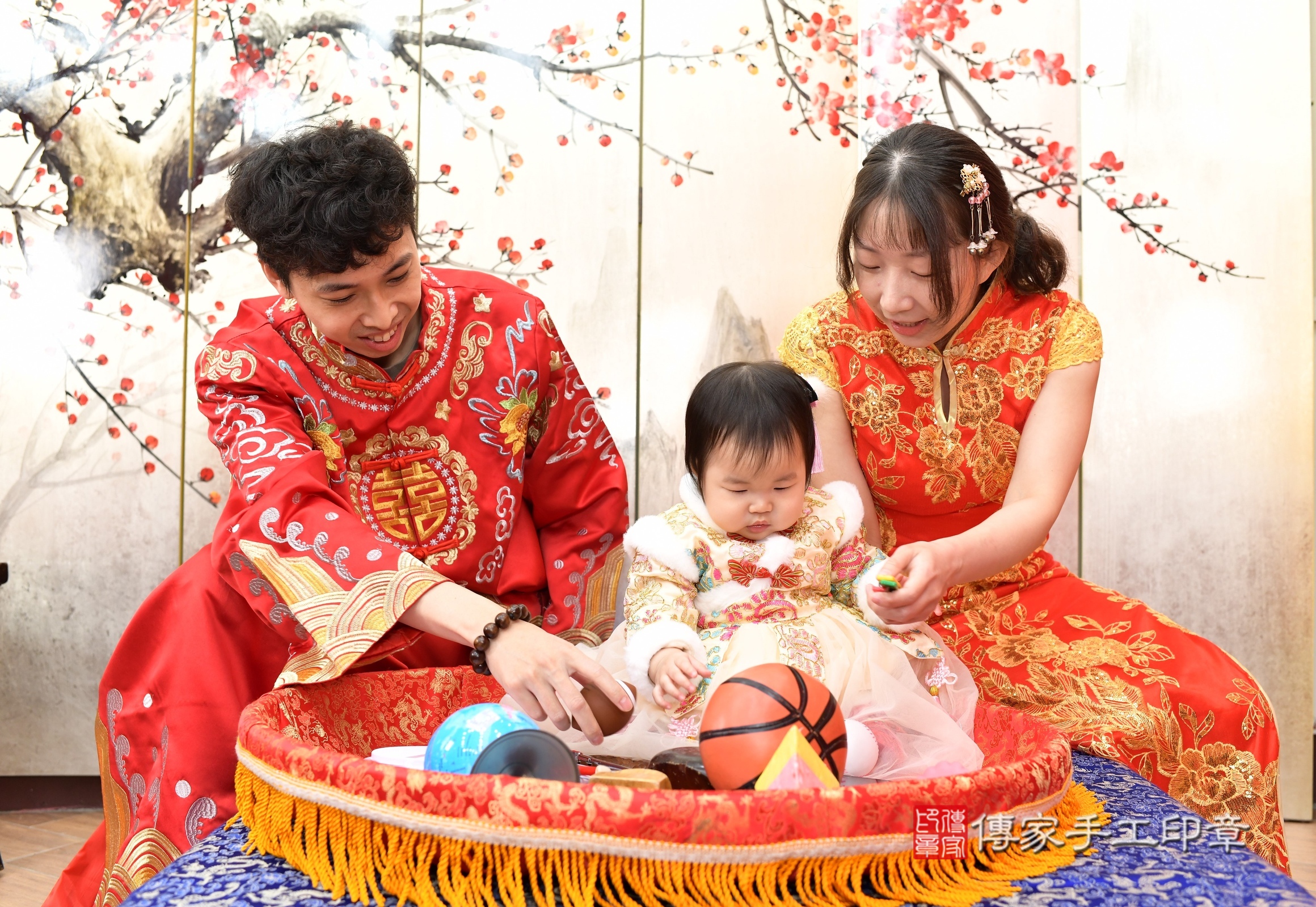 新北市永和區晞晞寶寶抓周推薦:傳家新北店抓周度脺中國風會場,嬰兒古禮抓周流程儀式吉祥話、抓周道具物品24種、拍照。抓周證書。2025.3.2,照片6 新北市永和區晞晞寶寶抓周推薦:傳家新北店抓周度脺中國風會場,嬰兒古禮抓周流程儀式吉祥話、抓周道具物品24種、拍照。抓周證書。2025.3.2,照片6