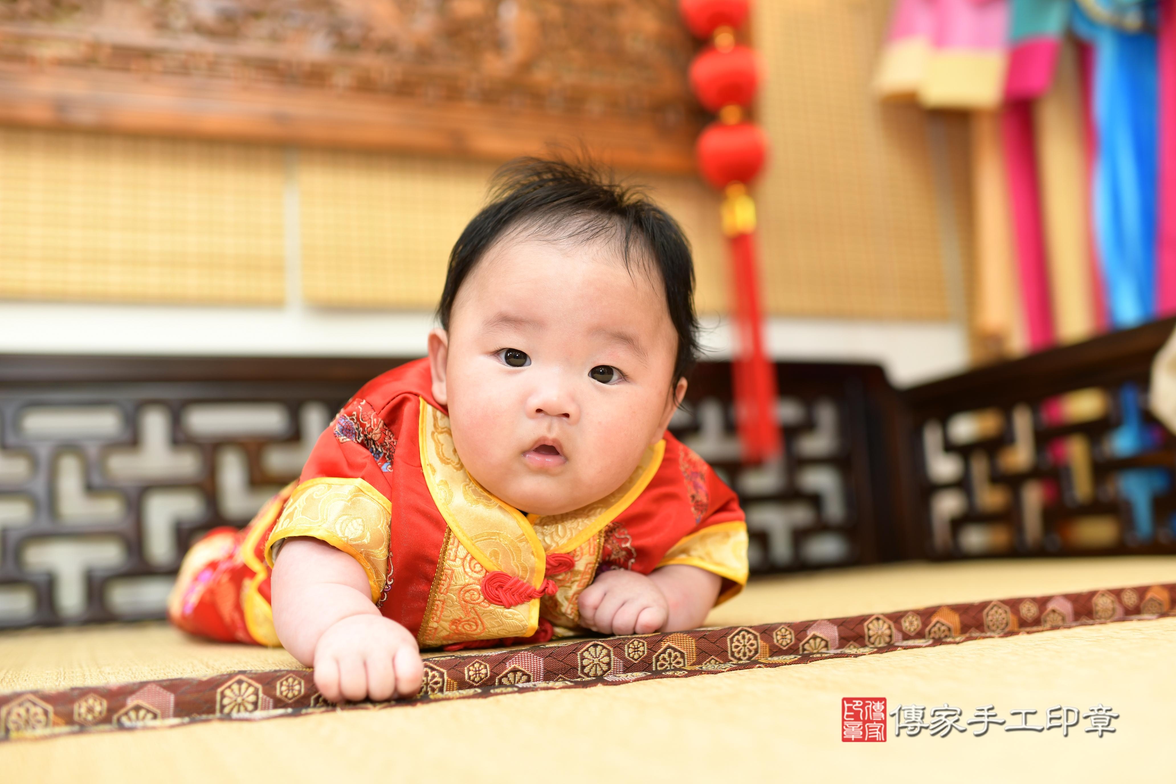 傳家手工印章台南店、抓周、度脺、中國風會場、傳家嬰兒古禮、吉祥話、抓周道具物品24種、拍照。抓周證書。寶寶抓周、滿周歲、生日快樂、祝福