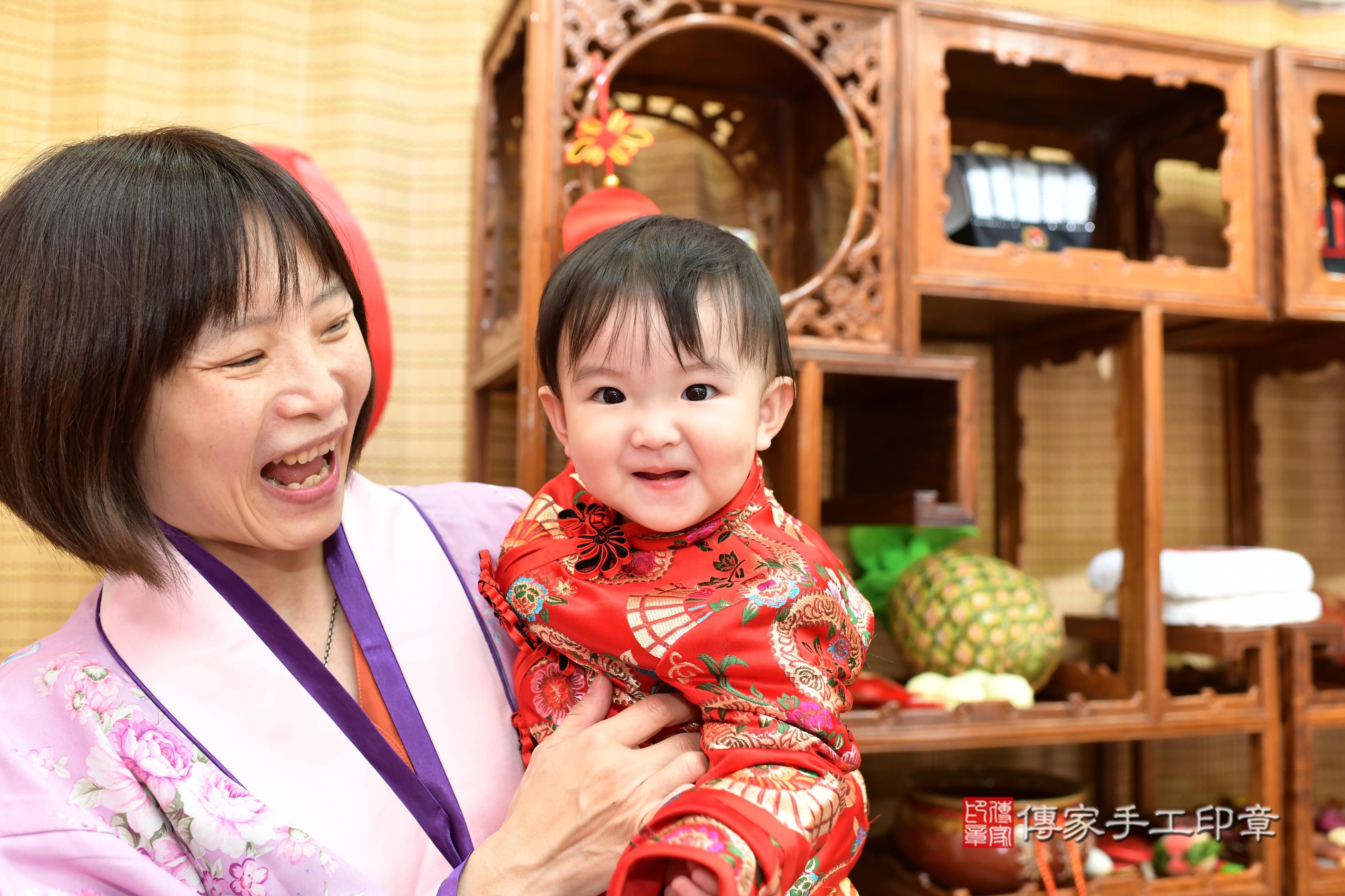 傳家手工印章台南店、抓周、度脺、中國風會場、傳家嬰兒古禮、吉祥話、抓周道具物品24種、拍照。抓周證書。寶寶抓周、滿周歲、生日快樂、祝福 傳家手工印章台南店、抓周、度脺、中國風會場、傳家嬰兒古禮、吉祥話、抓周道具物品24種、拍照。抓周證書。寶寶抓周、滿周歲、生日快樂、祝福