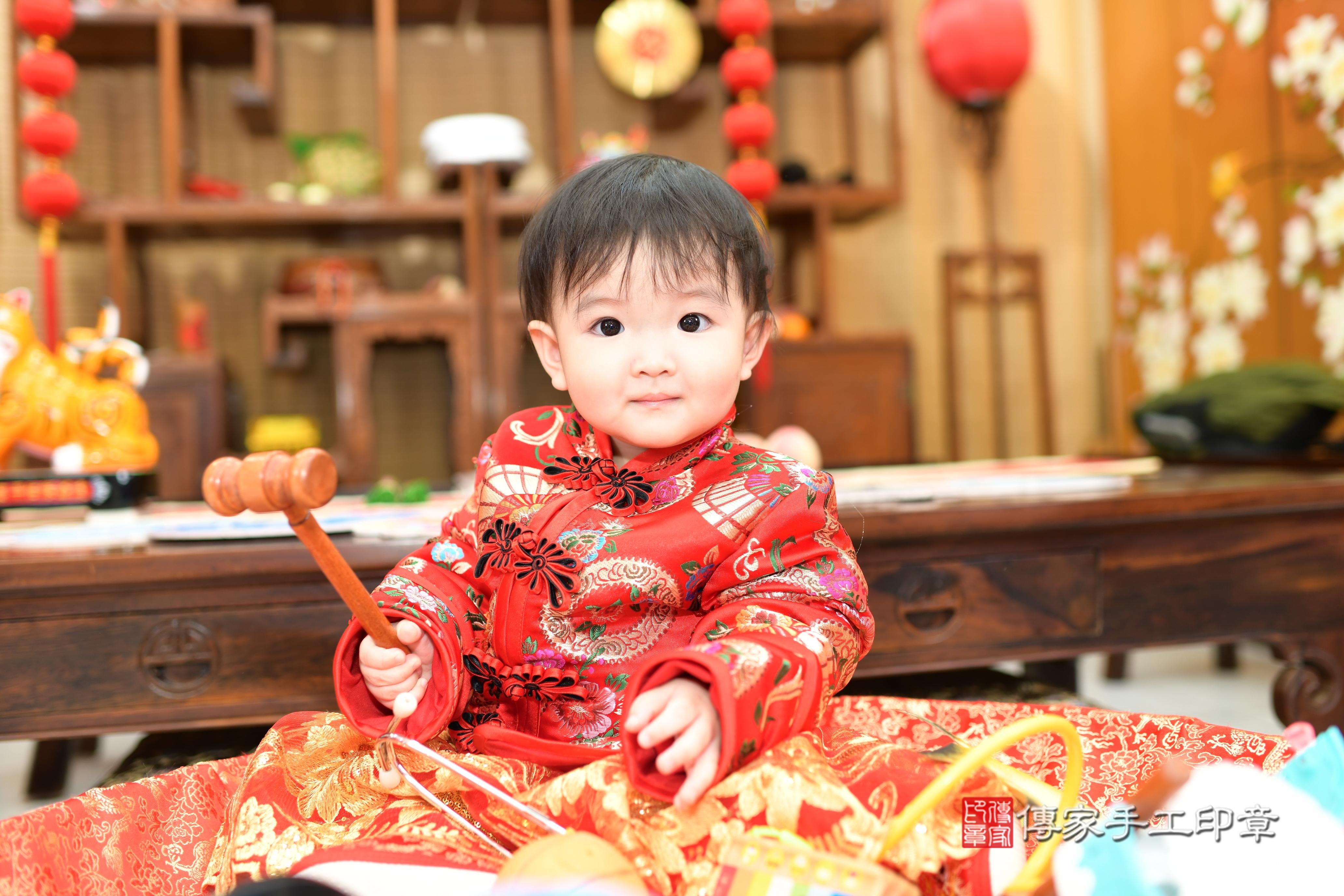 傳家手工印章台南店、抓周、度脺、中國風會場、傳家嬰兒古禮、吉祥話、抓周道具物品24種、拍照。抓周證書。寶寶抓周、滿周歲、生日快樂、祝福 傳家手工印章台南店、抓周、度脺、中國風會場、傳家嬰兒古禮、吉祥話、抓周道具物品24種、拍照。抓周證書。寶寶抓周、滿周歲、生日快樂、祝福