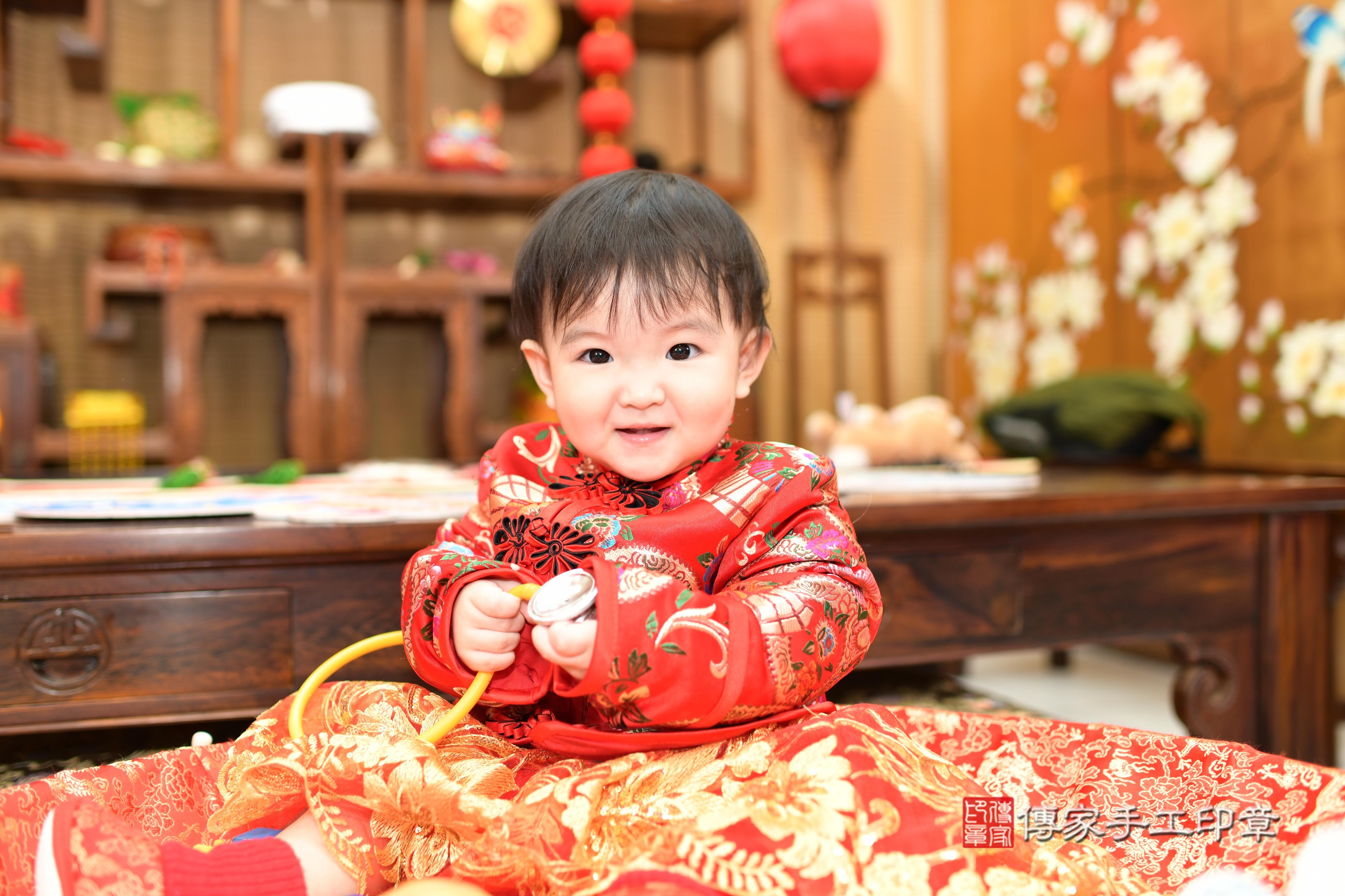 傳家手工印章台南店、抓周、度脺、中國風會場、傳家嬰兒古禮、吉祥話、抓周道具物品24種、拍照。抓周證書。寶寶抓周、滿周歲、生日快樂、祝福 傳家手工印章台南店、抓周、度脺、中國風會場、傳家嬰兒古禮、吉祥話、抓周道具物品24種、拍照。抓周證書。寶寶抓周、滿周歲、生日快樂、祝福