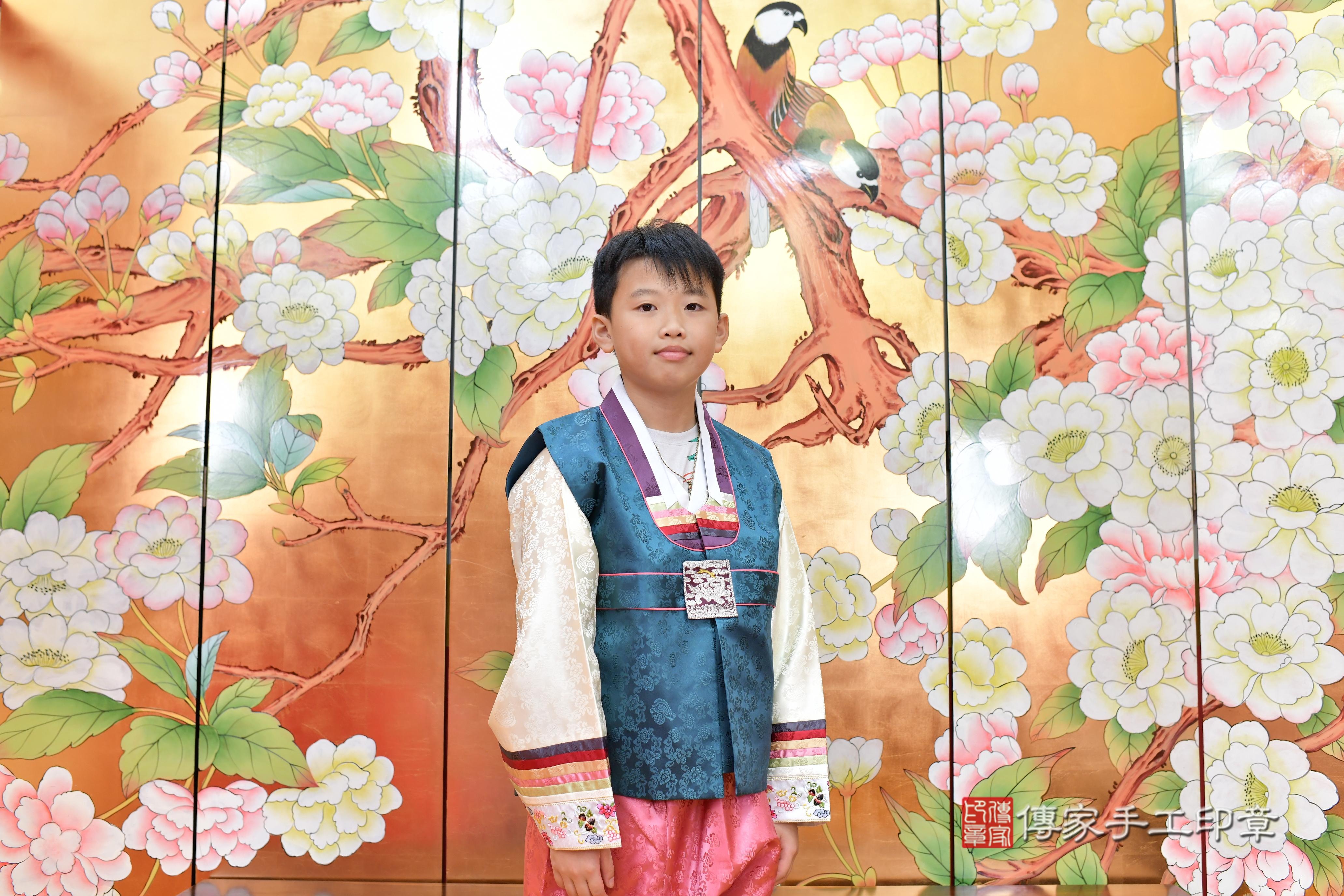 傳家手工印章桃園店、抓周、度脺、中國風會場、傳家嬰兒古禮、吉祥話、抓周道具物品24種、拍照。抓周證書。寶寶抓周、滿周歲、生日快樂、祝福 傳家手工印章桃園店、抓周、度脺、中國風會場、傳家嬰兒古禮、吉祥話、抓周道具物品24種、拍照。抓周證書。寶寶抓周、滿周歲、生日快樂、祝福