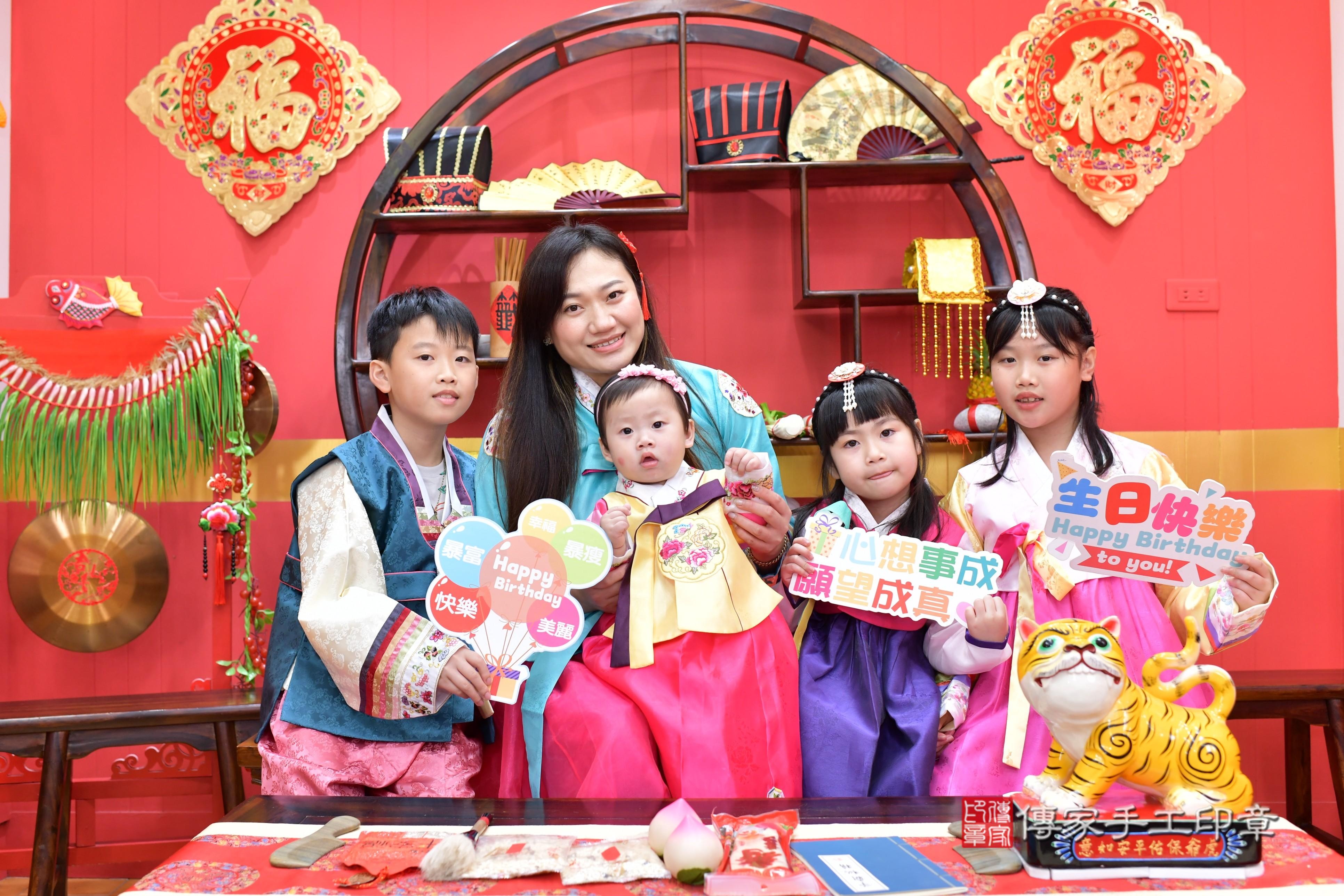 傳家手工印章桃園店、抓周、度脺、中國風會場、傳家嬰兒古禮、吉祥話、抓周道具物品24種、拍照。抓周證書。寶寶抓周、滿周歲、生日快樂、祝福 傳家手工印章桃園店、抓周、度脺、中國風會場、傳家嬰兒古禮、吉祥話、抓周道具物品24種、拍照。抓周證書。寶寶抓周、滿周歲、生日快樂、祝福