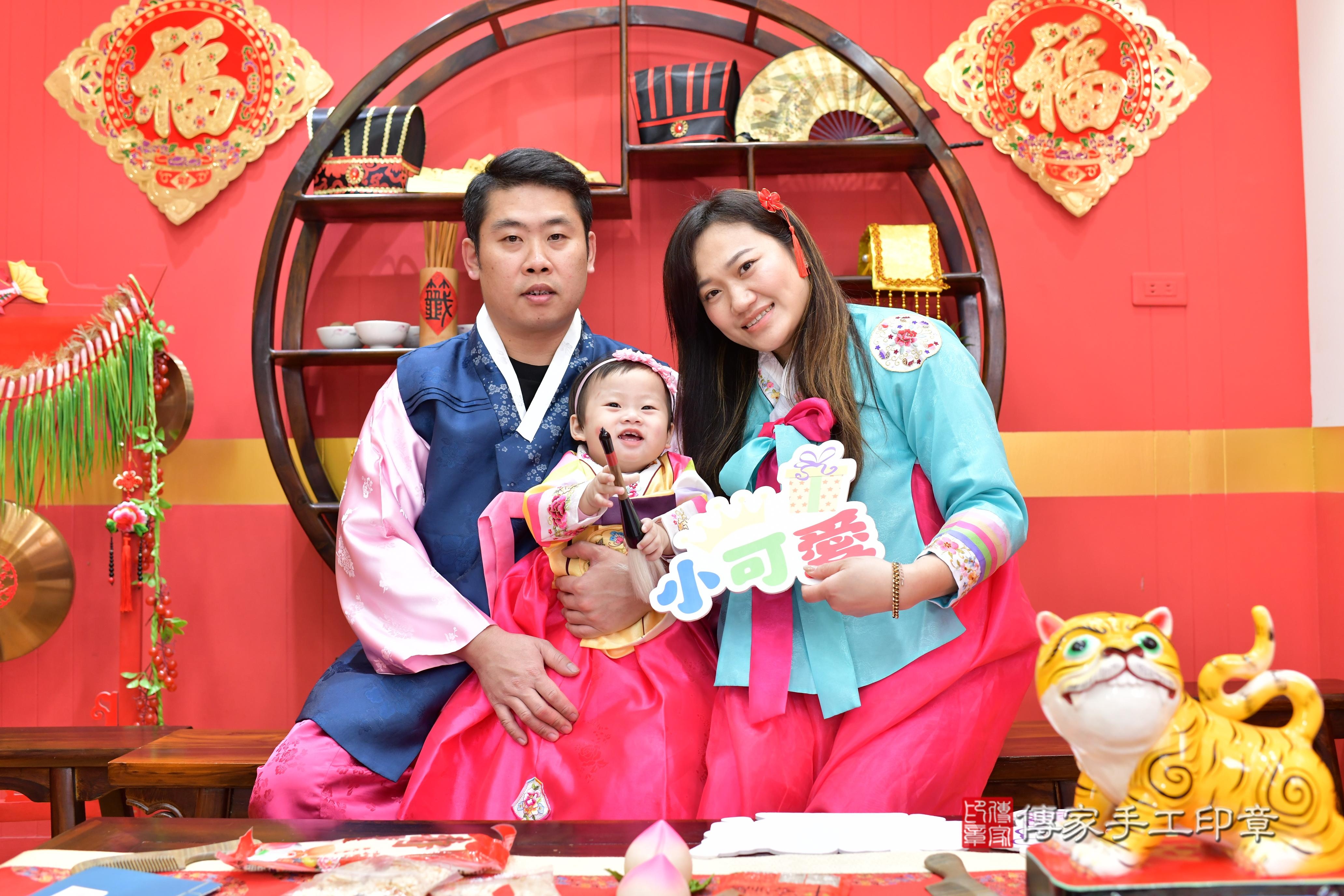 傳家手工印章桃園店、抓周、度脺、中國風會場、傳家嬰兒古禮、吉祥話、抓周道具物品24種、拍照。抓周證書。寶寶抓周、滿周歲、生日快樂、祝福 傳家手工印章桃園店、抓周、度脺、中國風會場、傳家嬰兒古禮、吉祥話、抓周道具物品24種、拍照。抓周證書。寶寶抓周、滿周歲、生日快樂、祝福