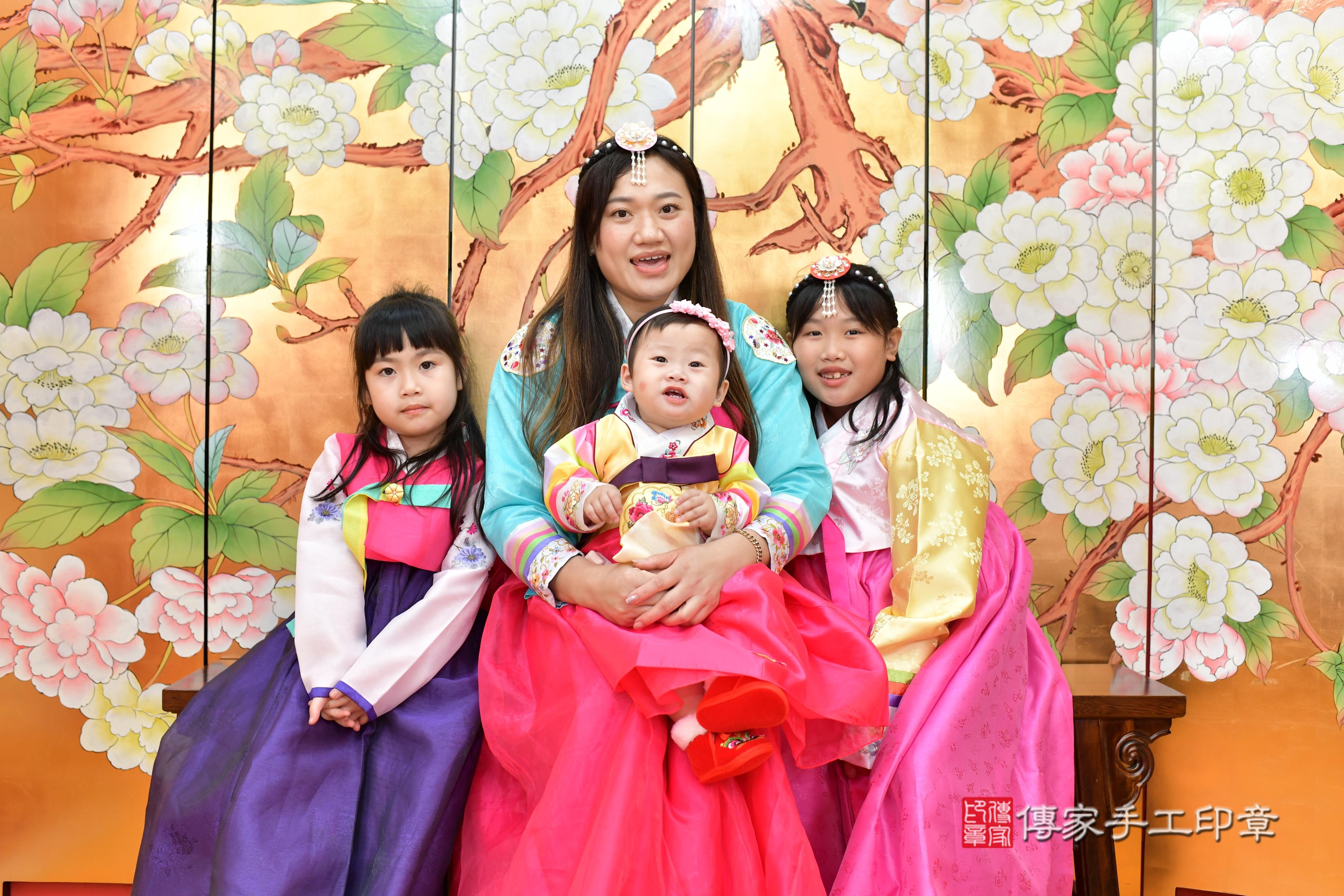 傳家手工印章桃園店、抓周、度脺、中國風會場、傳家嬰兒古禮、吉祥話、抓周道具物品24種、拍照。抓周證書。寶寶抓周、滿周歲、生日快樂、祝福 傳家手工印章桃園店、抓周、度脺、中國風會場、傳家嬰兒古禮、吉祥話、抓周道具物品24種、拍照。抓周證書。寶寶抓周、滿周歲、生日快樂、祝福