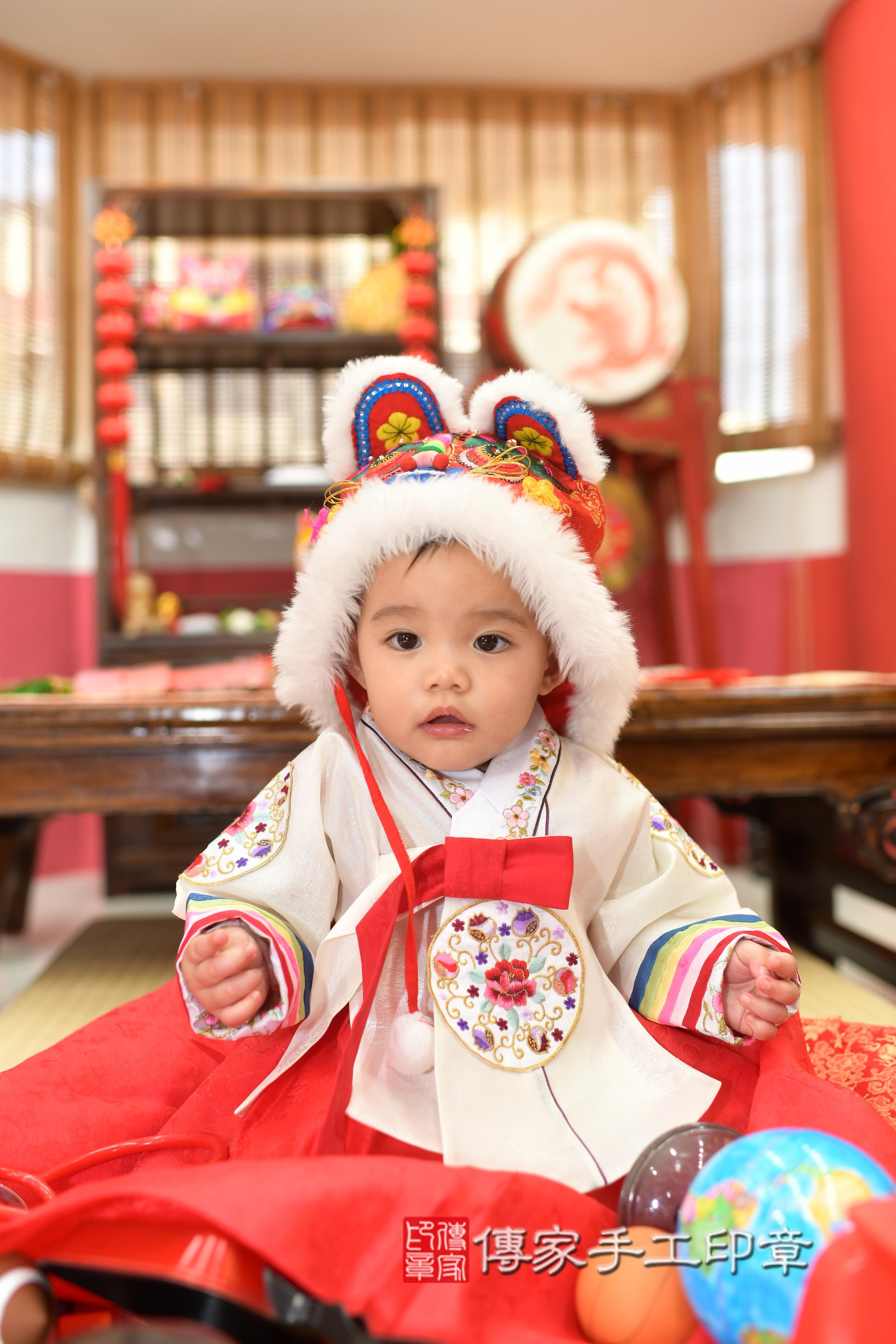 傳家手工印章高雄店、抓周、度脺、中國風會場、傳家嬰兒古禮、吉祥話、抓周道具物品24種、拍照。抓周證書。寶寶抓周、滿周歲、生日快樂、祝福 傳家手工印章高雄店、抓周、度脺、中國風會場、傳家嬰兒古禮、吉祥話、抓周道具物品24種、拍照。抓周證書。寶寶抓周、滿周歲、生日快樂、祝福