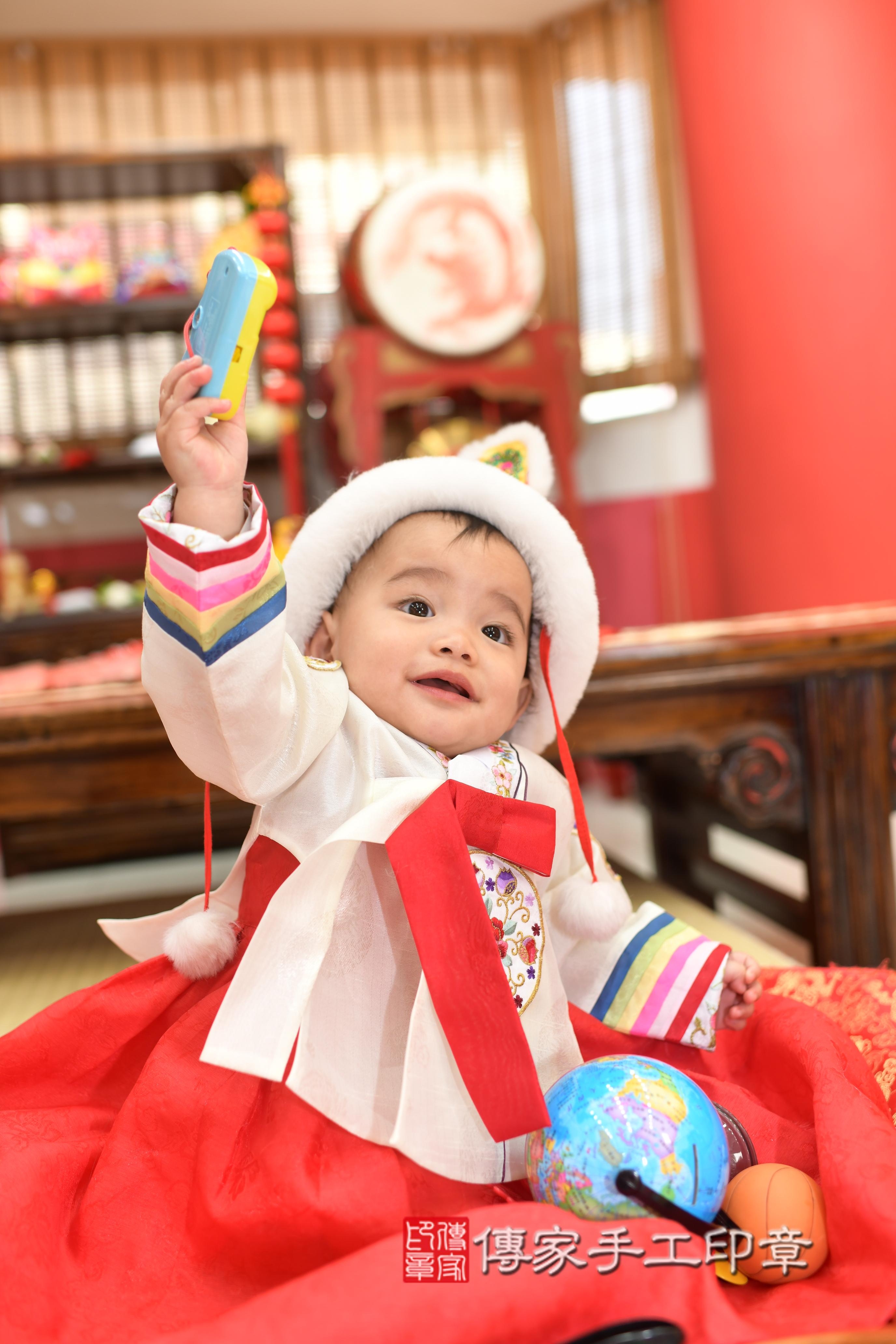 傳家手工印章高雄店、抓周、度脺、中國風會場、傳家嬰兒古禮、吉祥話、抓周道具物品24種、拍照。抓周證書。寶寶抓周、滿周歲、生日快樂、祝福 傳家手工印章高雄店、抓周、度脺、中國風會場、傳家嬰兒古禮、吉祥話、抓周道具物品24種、拍照。抓周證書。寶寶抓周、滿周歲、生日快樂、祝福