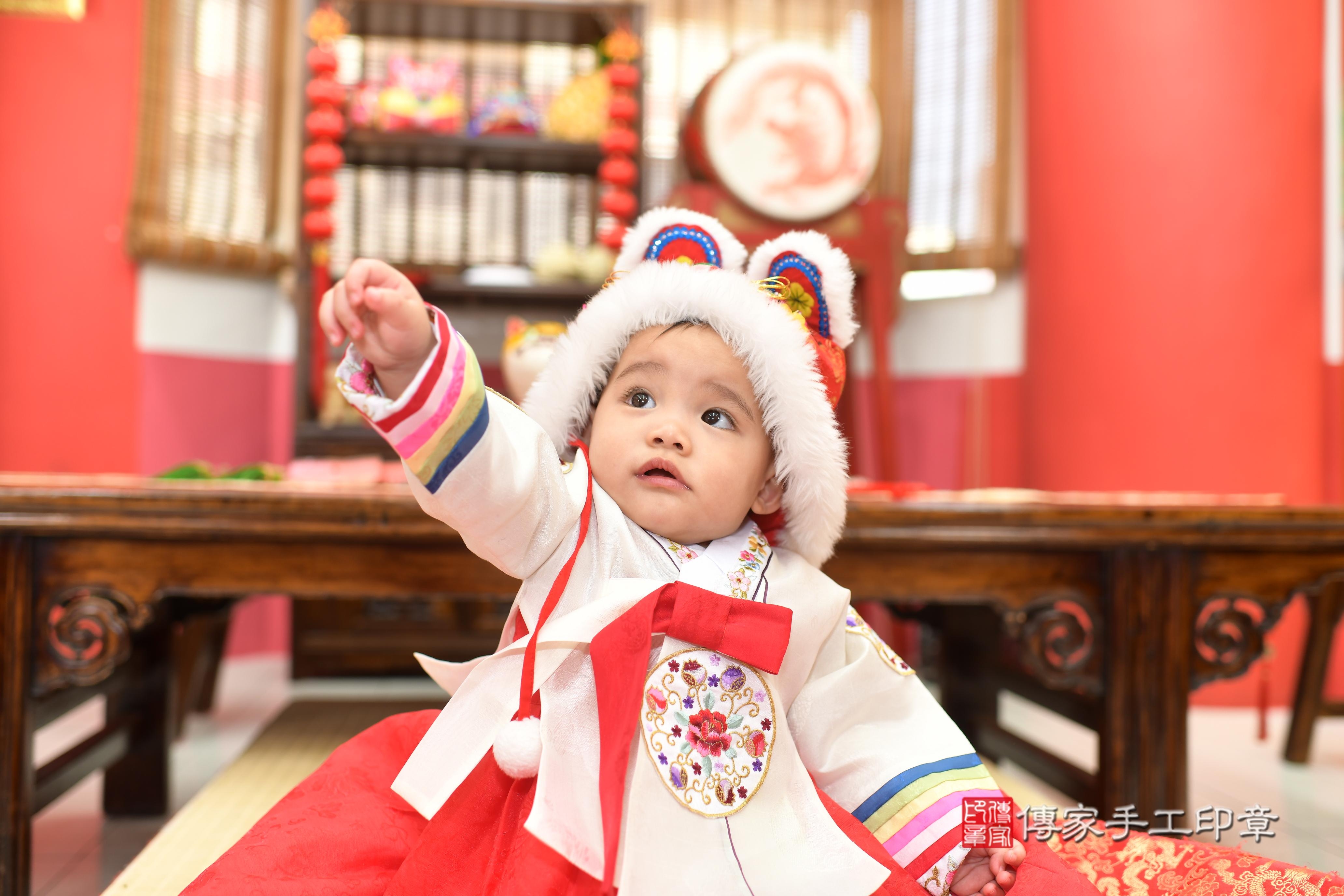 傳家手工印章高雄店、抓周、度脺、中國風會場、傳家嬰兒古禮、吉祥話、抓周道具物品24種、拍照。抓周證書。寶寶抓周、滿周歲、生日快樂、祝福 傳家手工印章高雄店、抓周、度脺、中國風會場、傳家嬰兒古禮、吉祥話、抓周道具物品24種、拍照。抓周證書。寶寶抓周、滿周歲、生日快樂、祝福