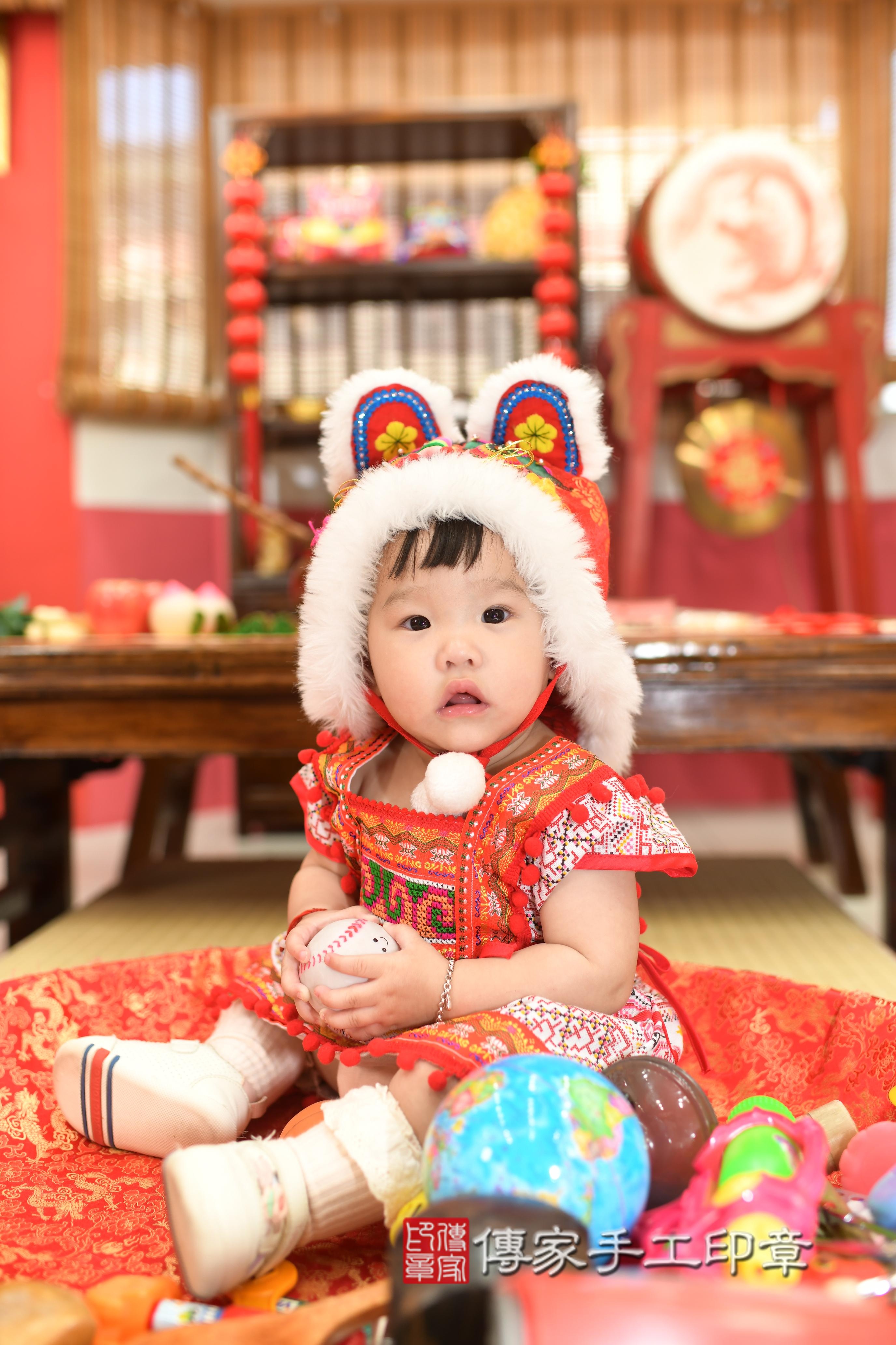 傳家手工印章高雄店、抓周、度脺、中國風會場、傳家嬰兒古禮、吉祥話、抓周道具物品24種、拍照。抓周證書。寶寶抓周、滿周歲、生日快樂、祝福 傳家手工印章高雄店、抓周、度脺、中國風會場、傳家嬰兒古禮、吉祥話、抓周道具物品24種、拍照。抓周證書。寶寶抓周、滿周歲、生日快樂、祝福