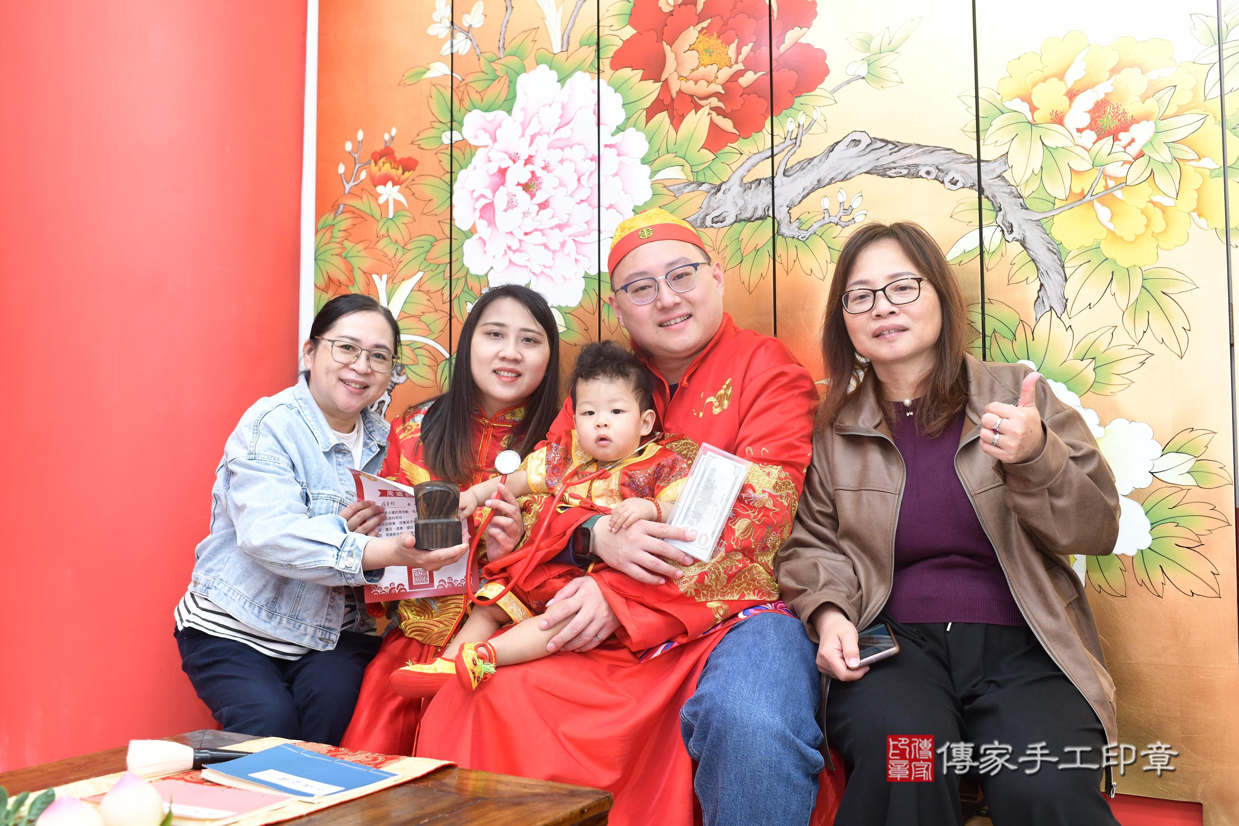 傳家手工印章高雄店、抓周、度脺、中國風會場、傳家嬰兒古禮、吉祥話、抓周道具物品24種、拍照。抓周證書。寶寶抓周、滿周歲、生日快樂、祝福