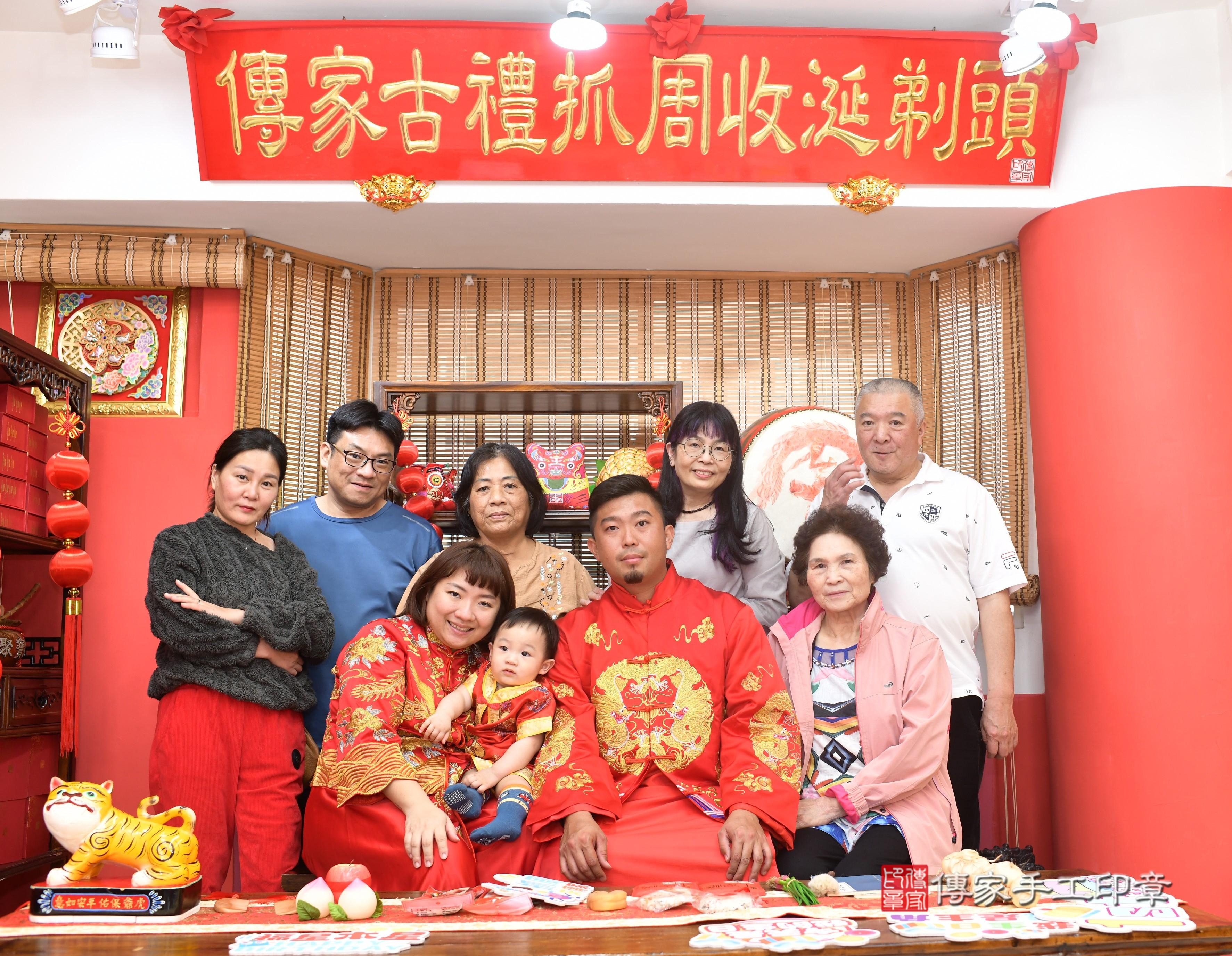 傳家手工印章高雄店、抓周、度脺、中國風會場、傳家嬰兒古禮、吉祥話、抓周道具物品24種、拍照。抓周證書。寶寶抓周、滿周歲、生日快樂、祝福 傳家手工印章高雄店、抓周、度脺、中國風會場、傳家嬰兒古禮、吉祥話、抓周道具物品24種、拍照。抓周證書。寶寶抓周、滿周歲、生日快樂、祝福