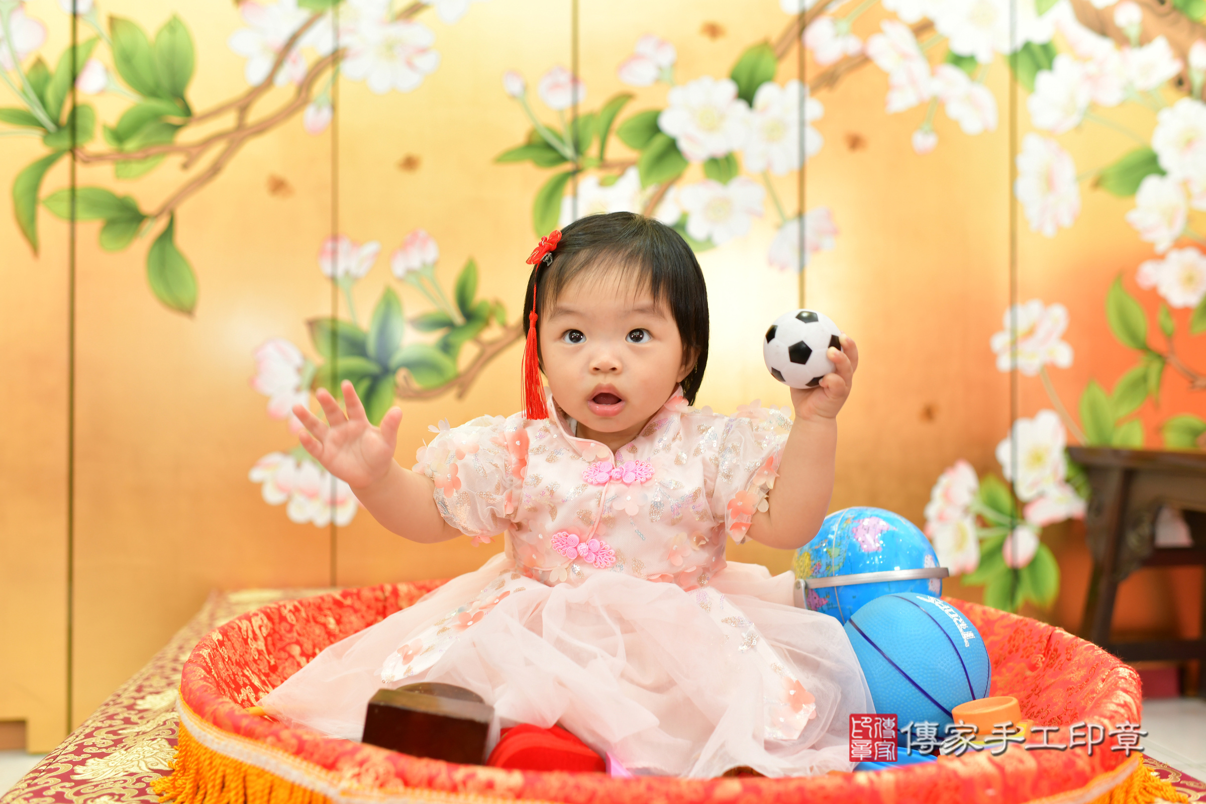 台中市北區小婕寶寶抓周推薦:傳家台中店抓周度脺中國風會場,嬰兒古禮抓周流程儀式吉祥話、抓周道具物品24種、拍照。抓周證書。2025.3.3,照片7 台中市北區小婕寶寶抓周推薦:傳家台中店抓周度脺中國風會場,嬰兒古禮抓周流程儀式吉祥話、抓周道具物品24種、拍照。抓周證書。2025.3.3,照片7