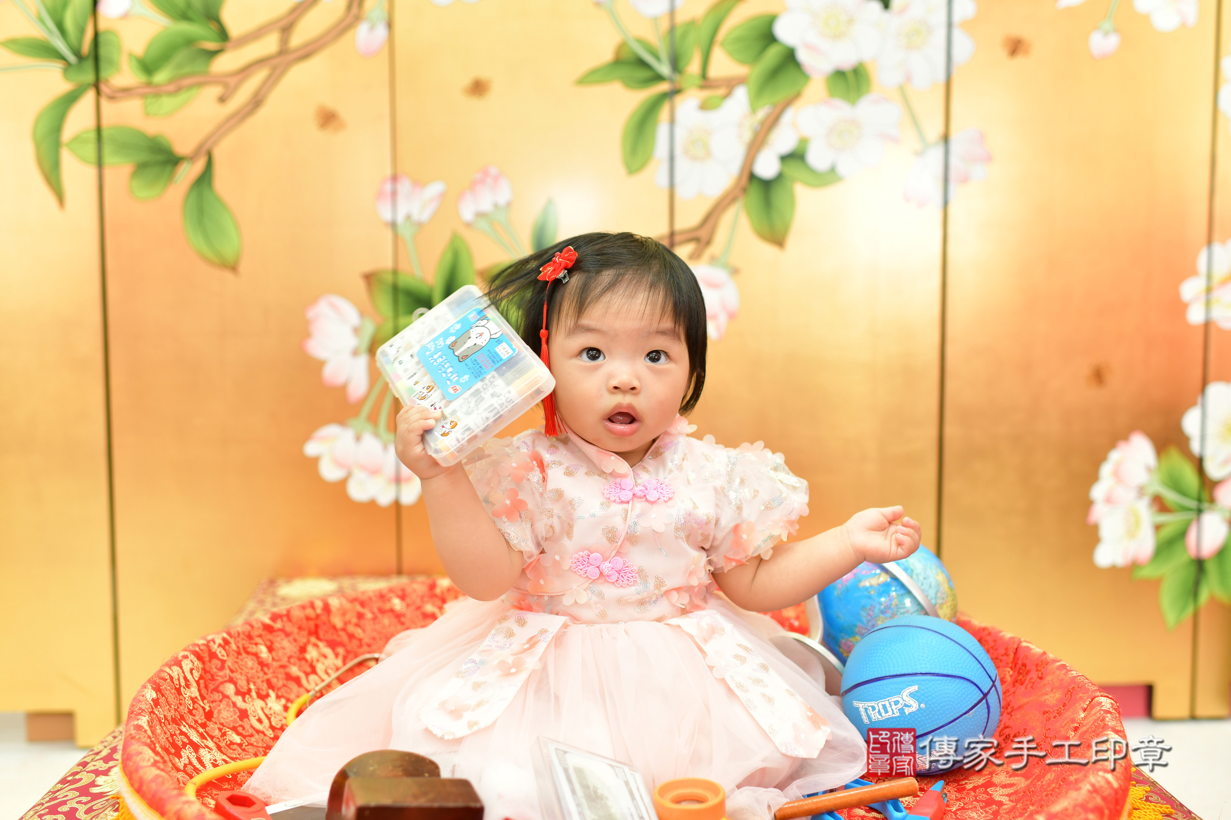 台中市北區小婕寶寶抓周推薦:傳家台中店抓周度脺中國風會場,嬰兒古禮抓周流程儀式吉祥話、抓周道具物品24種、拍照。抓周證書。2025.3.3,照片6 台中市北區小婕寶寶抓周推薦:傳家台中店抓周度脺中國風會場,嬰兒古禮抓周流程儀式吉祥話、抓周道具物品24種、拍照。抓周證書。2025.3.3,照片6