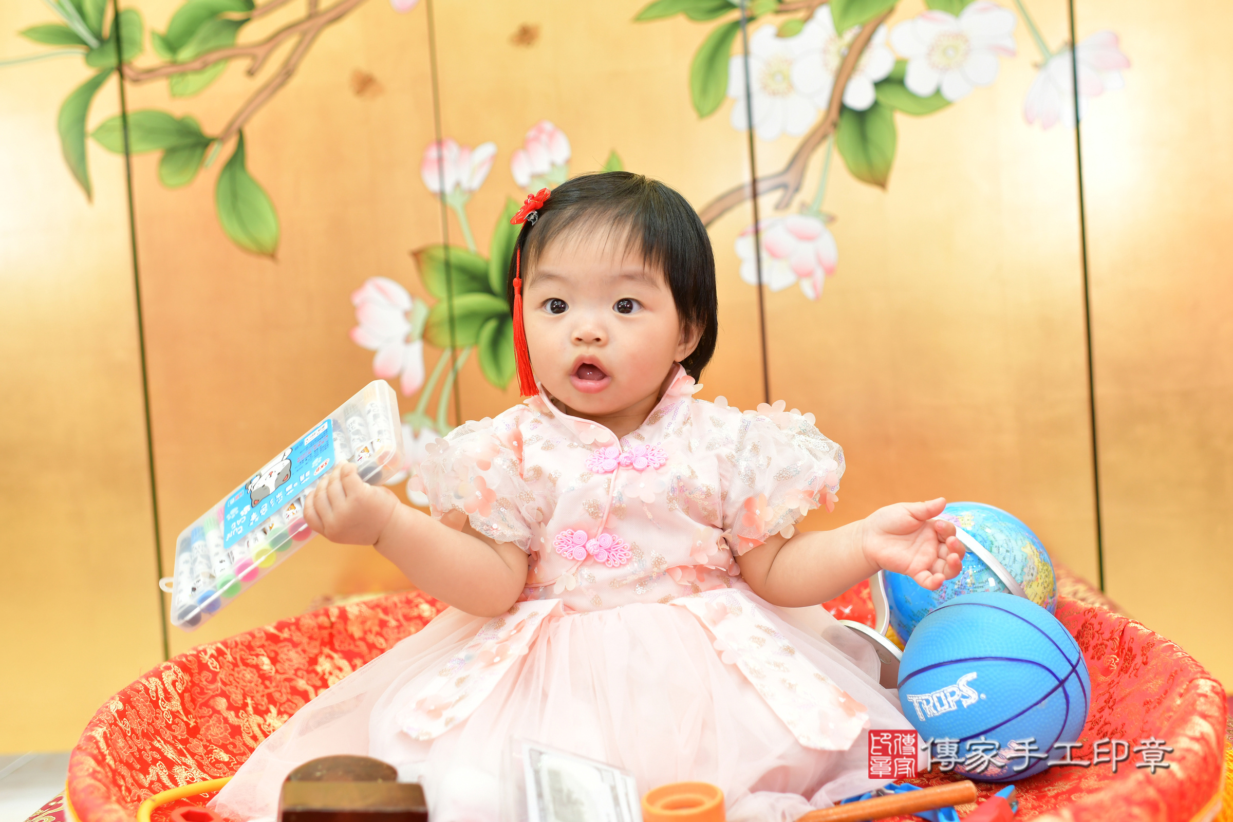 台中市北區小婕寶寶抓周推薦:傳家台中店抓周度脺中國風會場,嬰兒古禮抓周流程儀式吉祥話、抓周道具物品24種、拍照。抓周證書。2025.3.3,照片9 台中市北區小婕寶寶抓周推薦:傳家台中店抓周度脺中國風會場,嬰兒古禮抓周流程儀式吉祥話、抓周道具物品24種、拍照。抓周證書。2025.3.3,照片9