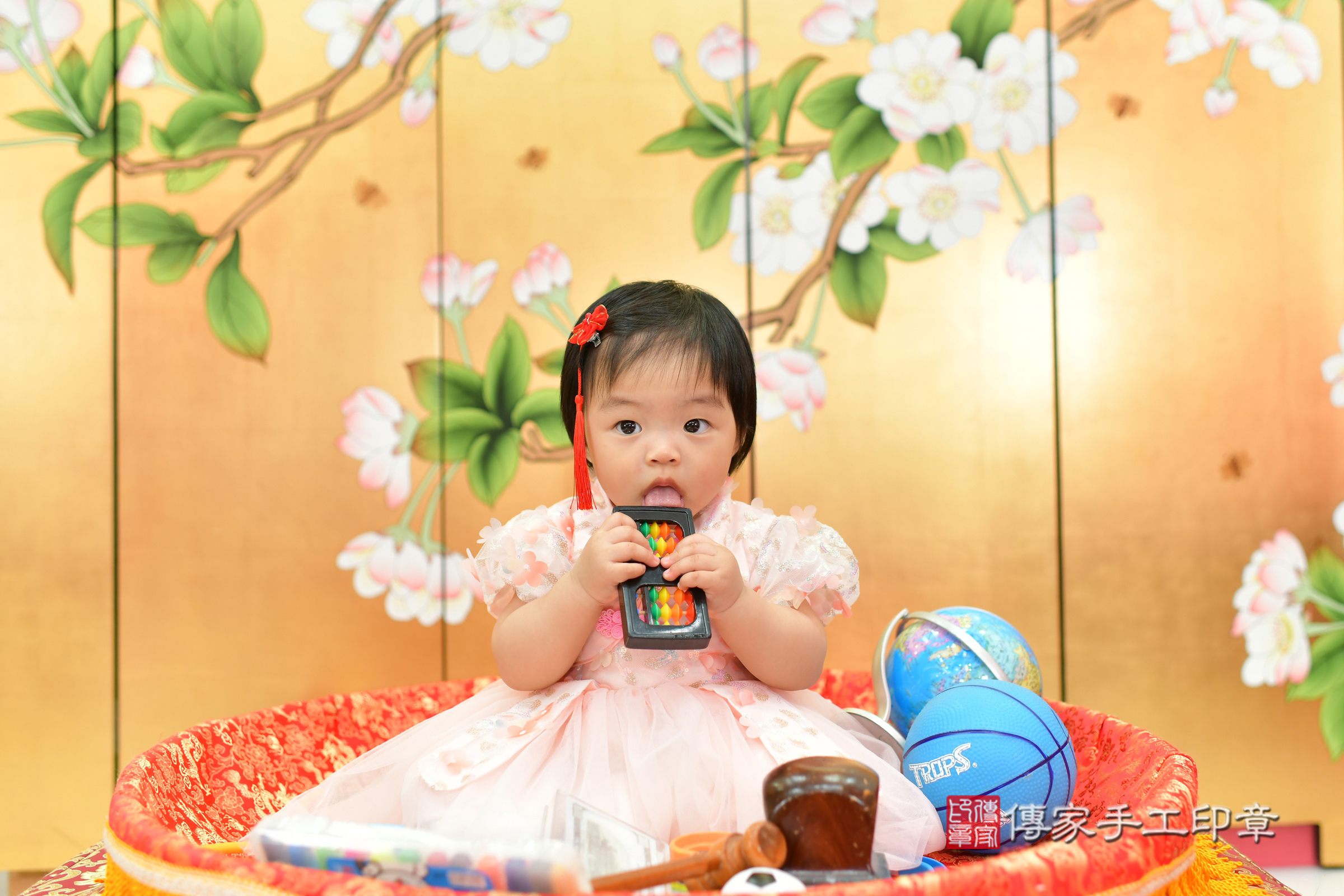 台中市北區小婕寶寶抓周推薦:傳家台中店抓周度脺中國風會場,嬰兒古禮抓周流程儀式吉祥話、抓周道具物品24種、拍照。抓周證書。2025.3.3,照片10 台中市北區小婕寶寶抓周推薦:傳家台中店抓周度脺中國風會場,嬰兒古禮抓周流程儀式吉祥話、抓周道具物品24種、拍照。抓周證書。2025.3.3,照片10