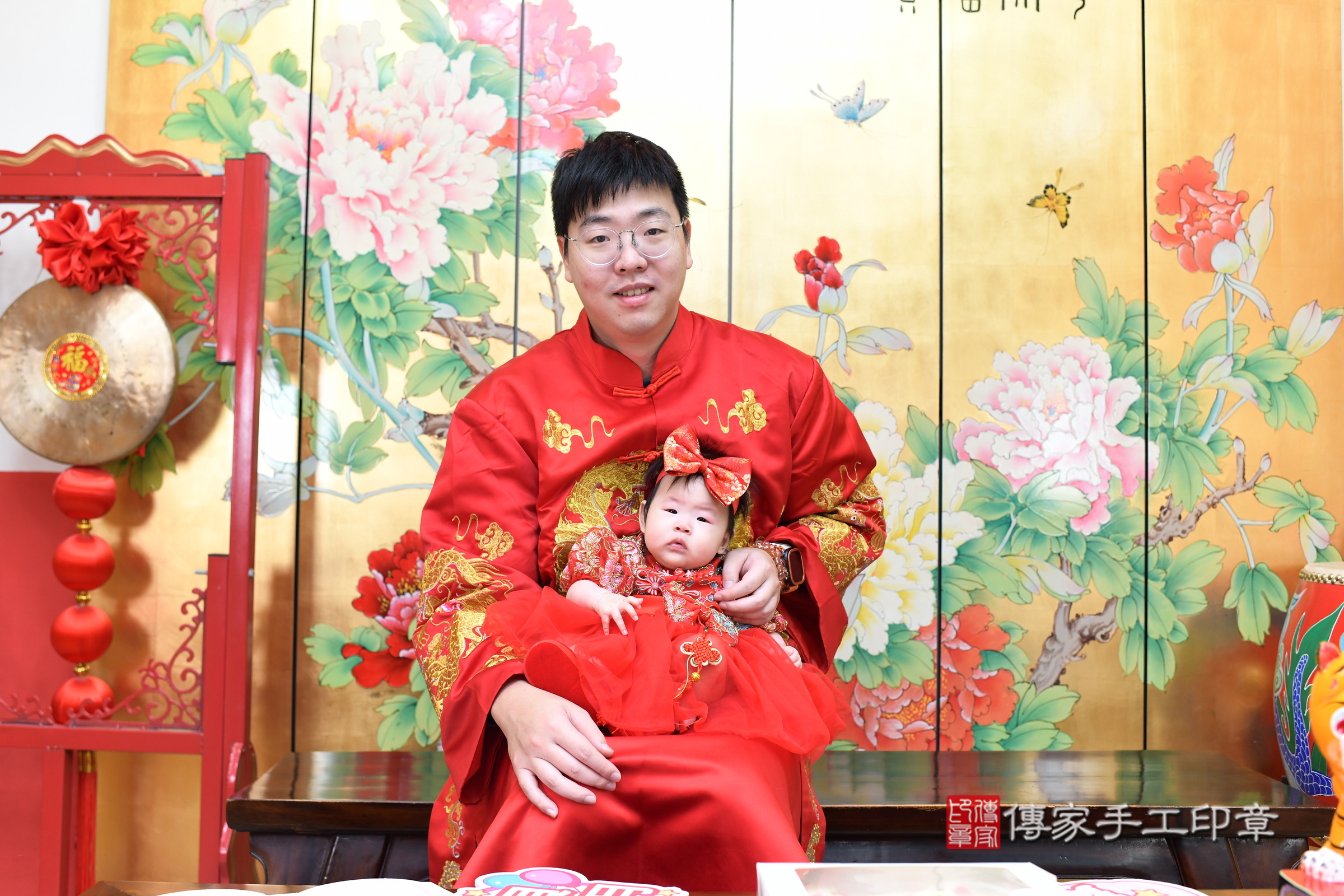 新北市永和區妡妡寶寶收涎推薦：傳家新北店收涎中國風會場，嬰兒古禮收涎收口水流程儀式、收涎吉祥話、收涎餅乾、收涎拍照。收涎證書。2025.3.8，照片7