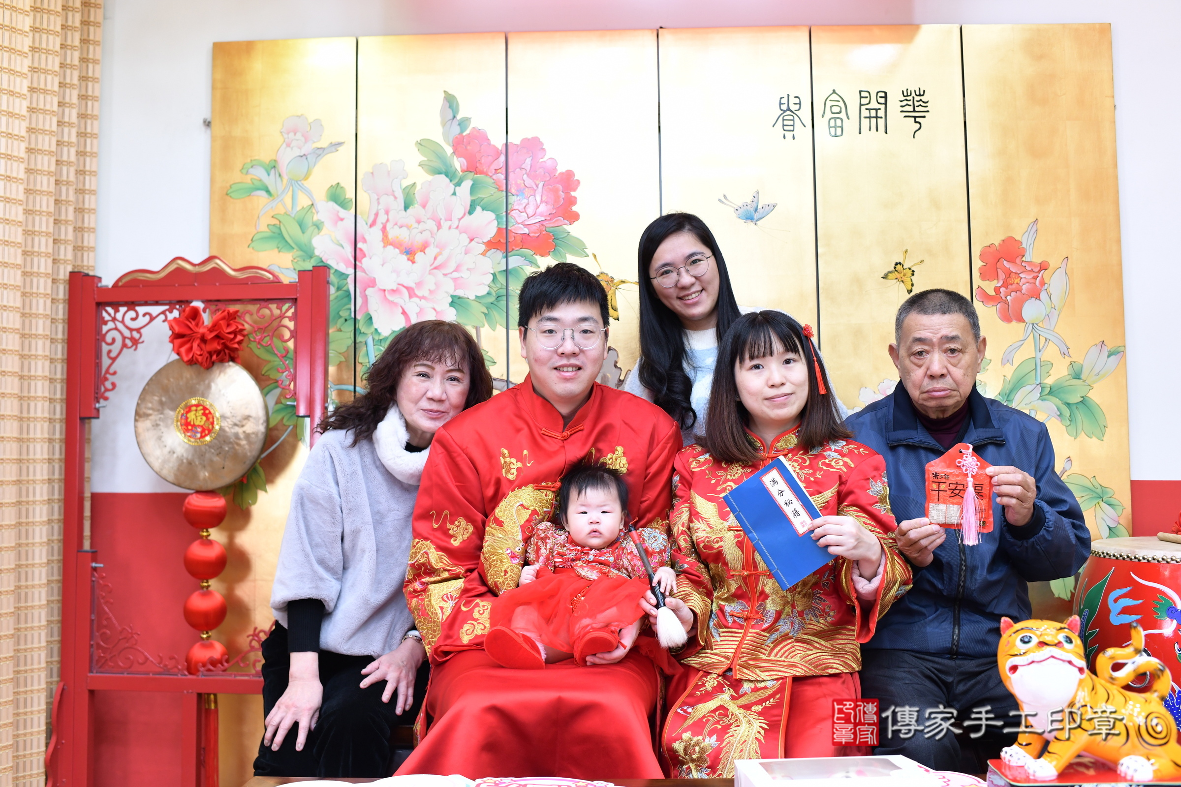 新北市永和區妡妡寶寶收涎推薦：傳家新北店收涎中國風會場，嬰兒古禮收涎收口水流程儀式、收涎吉祥話、收涎餅乾、收涎拍照。收涎證書。2025.3.8，照片9