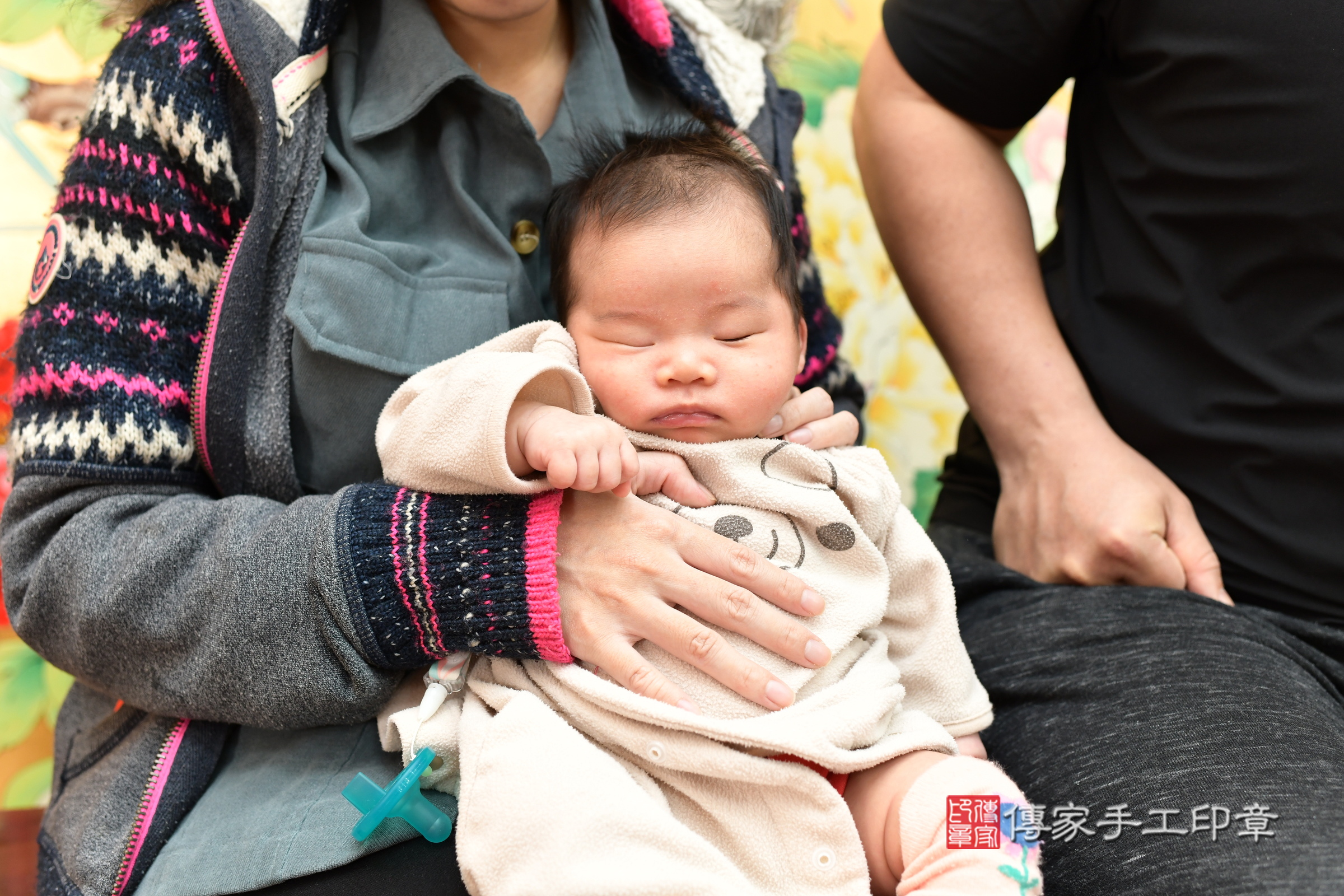 淇淇寶寶(新北市永和區嬰兒寶寶滿月剃頭理髮、嬰兒剃胎毛儀式吉祥話)。中國風會場，爸媽寶貝穿「日中韓」古裝禮服。專業拍照、證書。★購買「臍帶章、肚臍章、胎毛筆刷印章」贈送：剃頭、收涎、抓周，三選一。2025.3.6，照片1