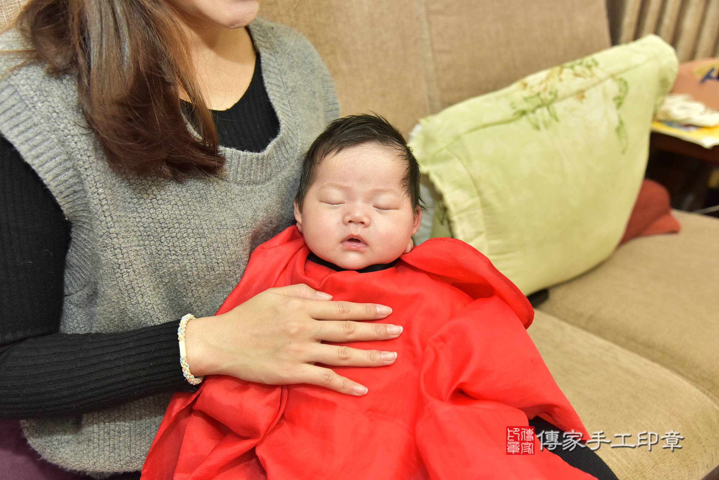 琳琳寶寶(新北市永和區嬰兒寶寶滿月剃頭理髮、嬰兒剃胎毛儀式吉祥話)。中國風會場，爸媽寶貝穿「日中韓」古裝禮服。專業拍照、證書。★購買「臍帶章、肚臍章、胎毛筆刷印章」贈送：剃頭、收涎、抓周，三選一。2025.3.8，照片12