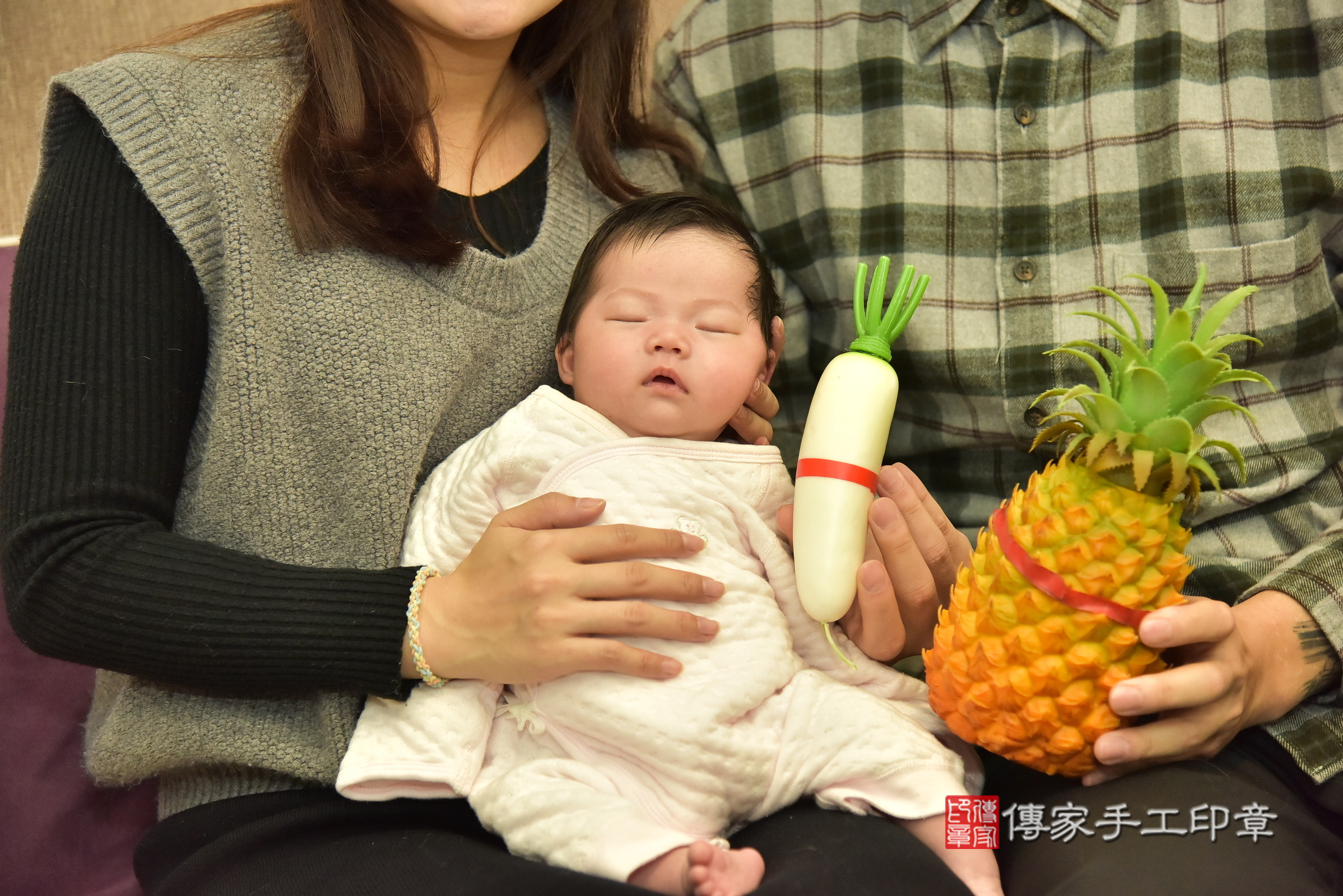 琳琳寶寶(新北市永和區嬰兒寶寶滿月剃頭理髮、嬰兒剃胎毛儀式吉祥話)。中國風會場，爸媽寶貝穿「日中韓」古裝禮服。專業拍照、證書。★購買「臍帶章、肚臍章、胎毛筆刷印章」贈送：剃頭、收涎、抓周，三選一。2025.3.8，照片7