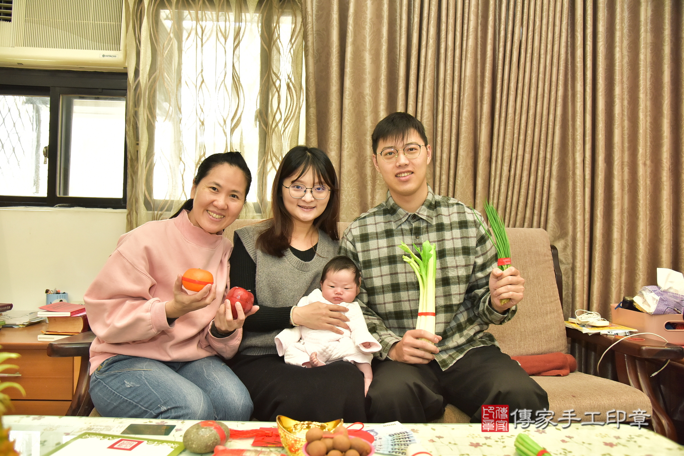 琳琳寶寶(新北市永和區嬰兒寶寶滿月剃頭理髮、嬰兒剃胎毛儀式吉祥話)。中國風會場，爸媽寶貝穿「日中韓」古裝禮服。專業拍照、證書。★購買「臍帶章、肚臍章、胎毛筆刷印章」贈送：剃頭、收涎、抓周，三選一。2025.3.8，照片4