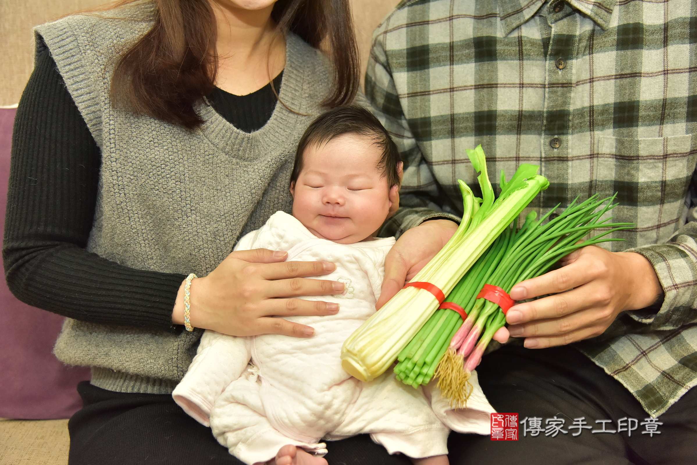 琳琳寶寶(新北市永和區嬰兒寶寶滿月剃頭理髮、嬰兒剃胎毛儀式吉祥話)。中國風會場，爸媽寶貝穿「日中韓」古裝禮服。專業拍照、證書。★購買「臍帶章、肚臍章、胎毛筆刷印章」贈送：剃頭、收涎、抓周，三選一。2025.3.8，照片3