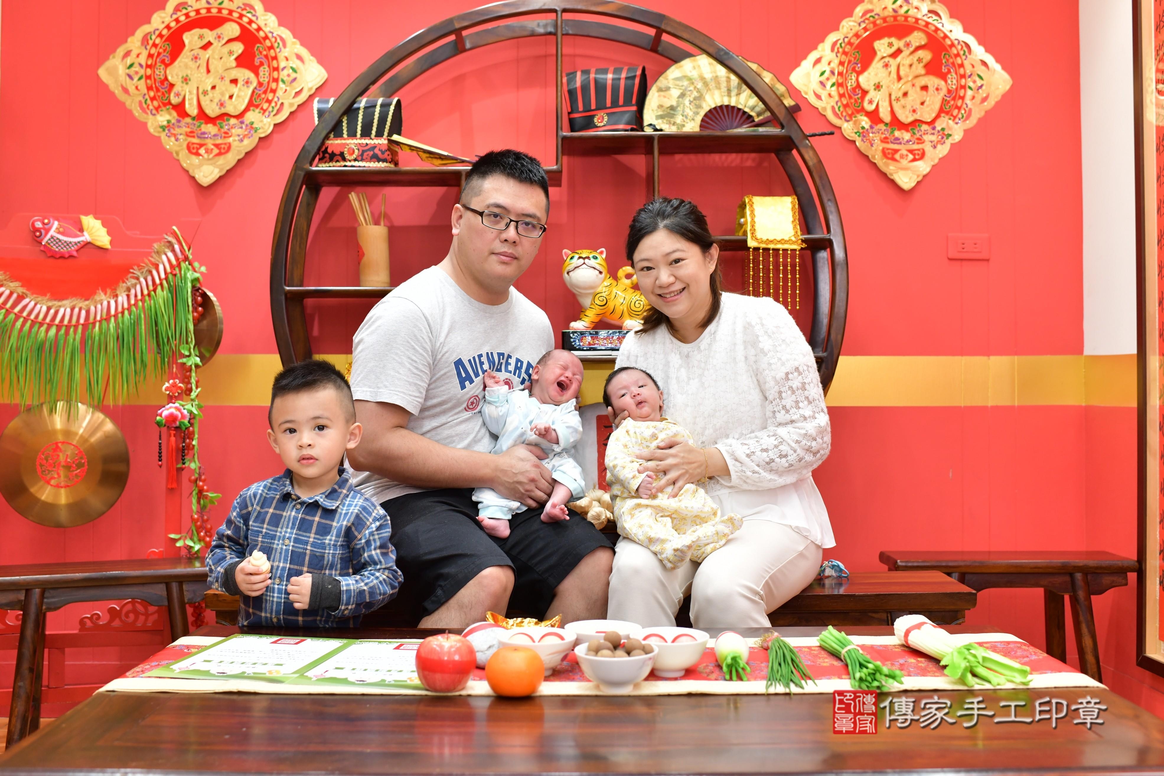 傳家手工印章桃園店、抓周、度脺、中國風會場、傳家嬰兒古禮、吉祥話、抓周道具物品24種、拍照。抓周證書。寶寶抓周、滿周歲、生日快樂、祝福