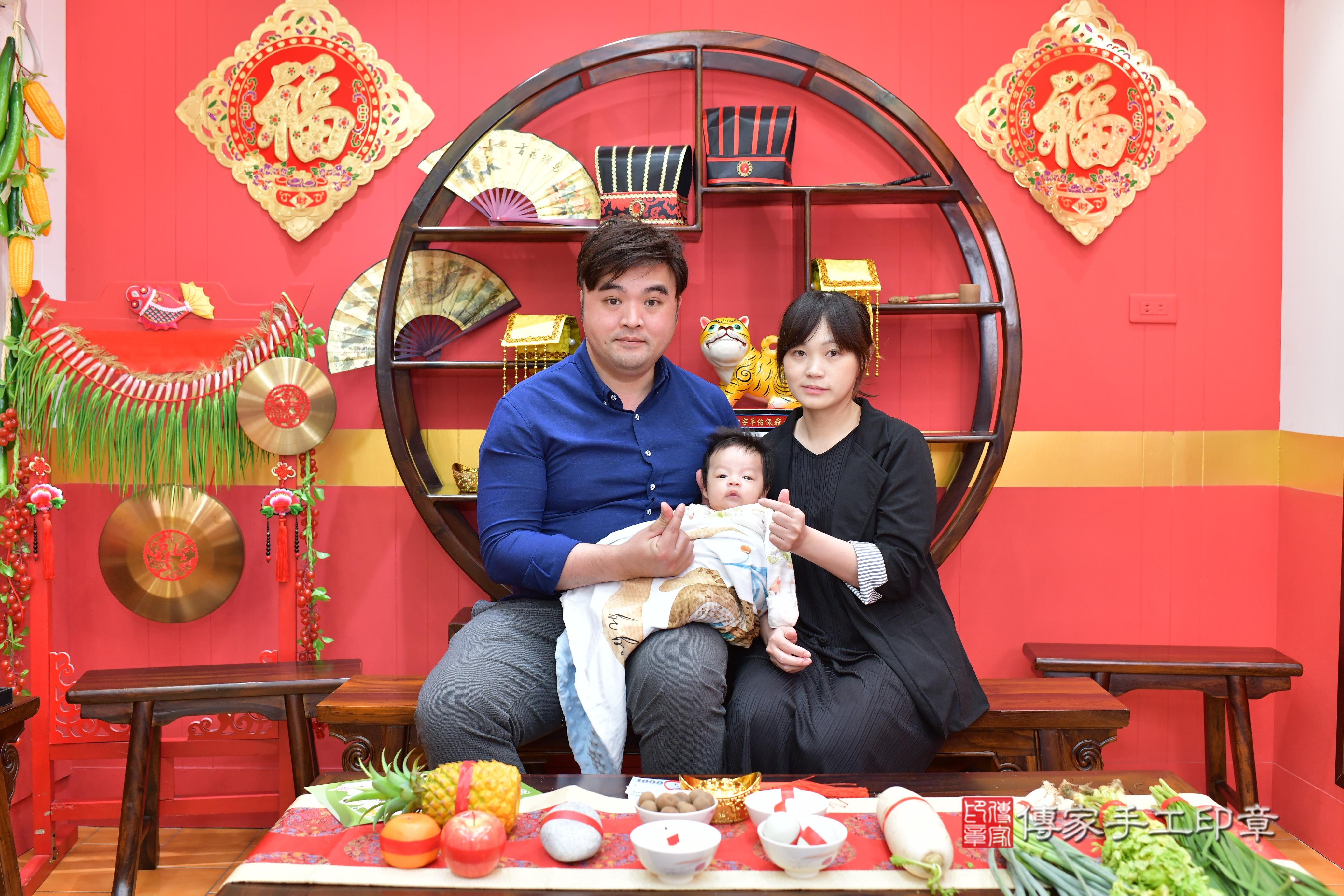 傳家手工印章桃園店、抓周、度脺、中國風會場、傳家嬰兒古禮、吉祥話、抓周道具物品24種、拍照。抓周證書。寶寶抓周、滿周歲、生日快樂、祝福