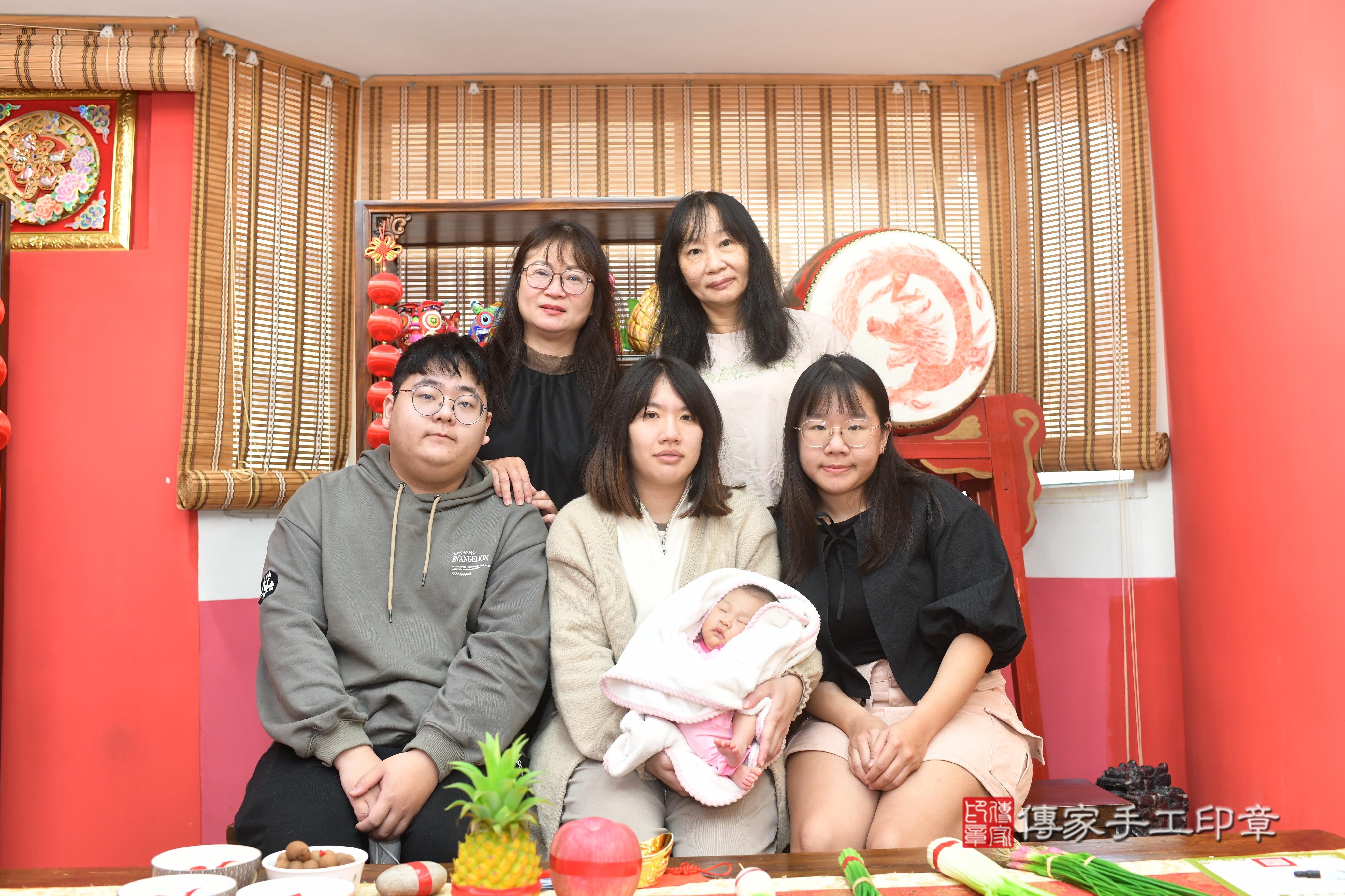 傳家手工印章高雄店、抓周、度脺、中國風會場、傳家嬰兒古禮、吉祥話、抓周道具物品24種、拍照。抓周證書。寶寶抓周、滿周歲、生日快樂、祝福