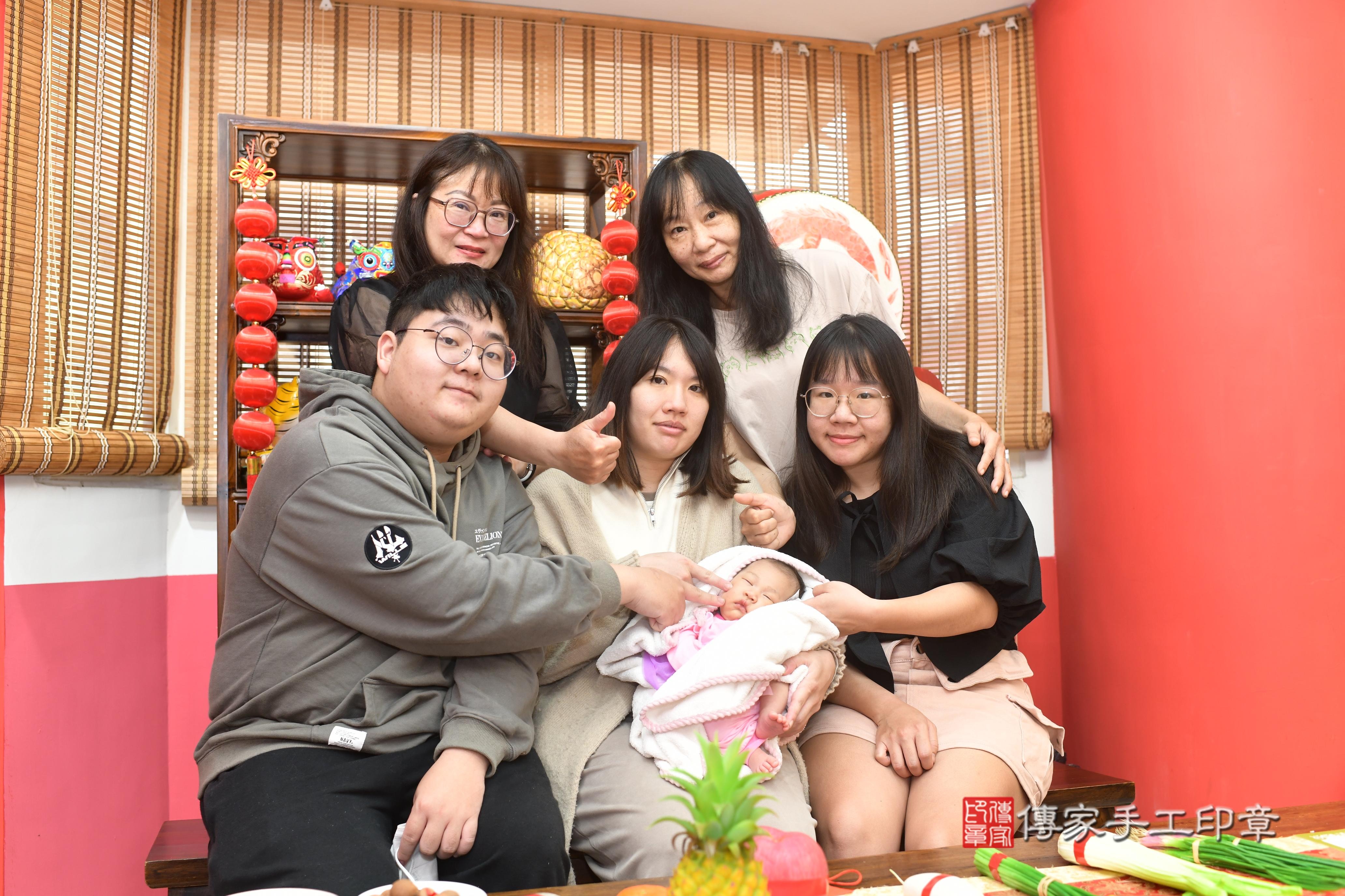 傳家手工印章高雄店、抓周、度脺、中國風會場、傳家嬰兒古禮、吉祥話、抓周道具物品24種、拍照。抓周證書。寶寶抓周、滿周歲、生日快樂、祝福