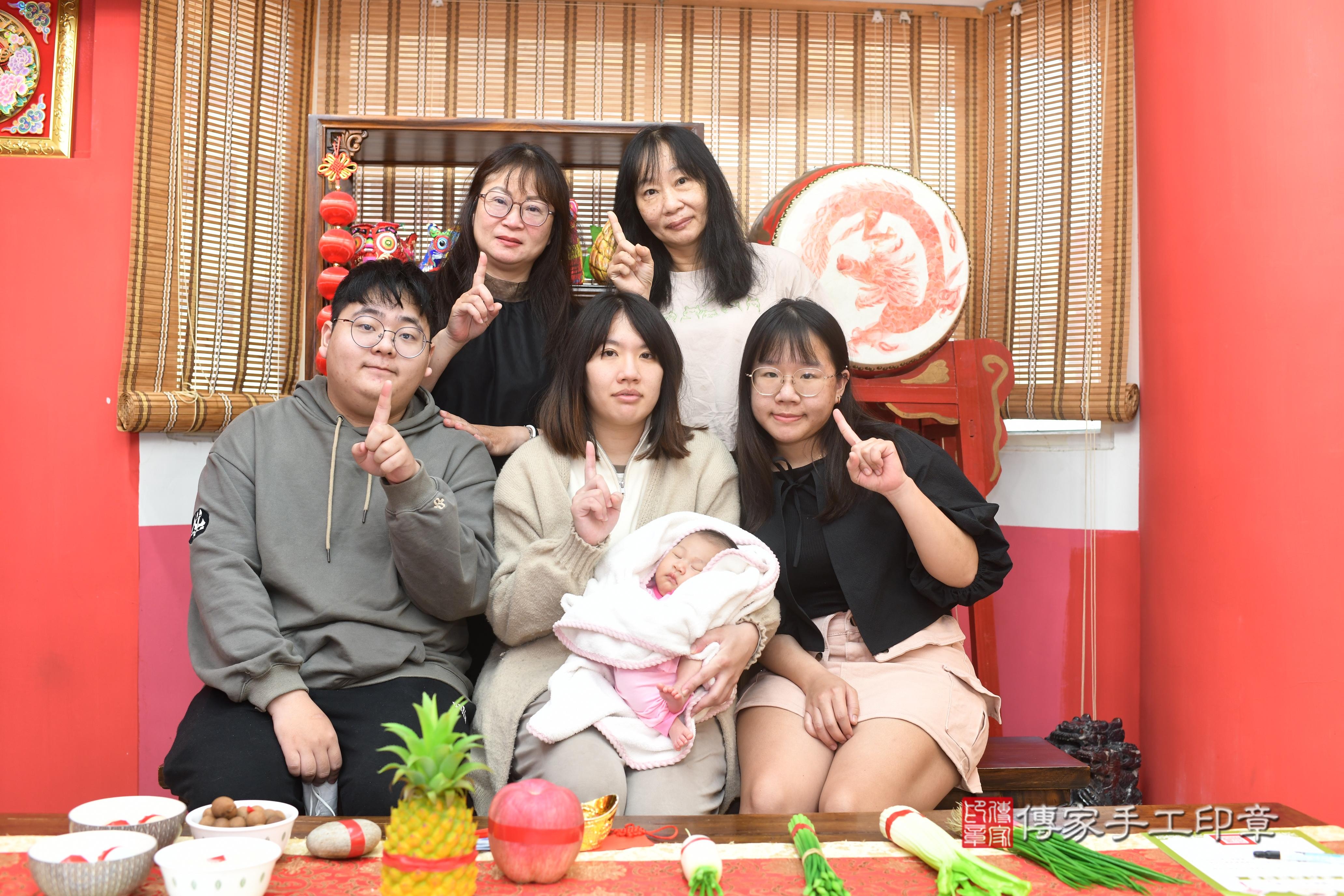 傳家手工印章高雄店、抓周、度脺、中國風會場、傳家嬰兒古禮、吉祥話、抓周道具物品24種、拍照。抓周證書。寶寶抓周、滿周歲、生日快樂、祝福