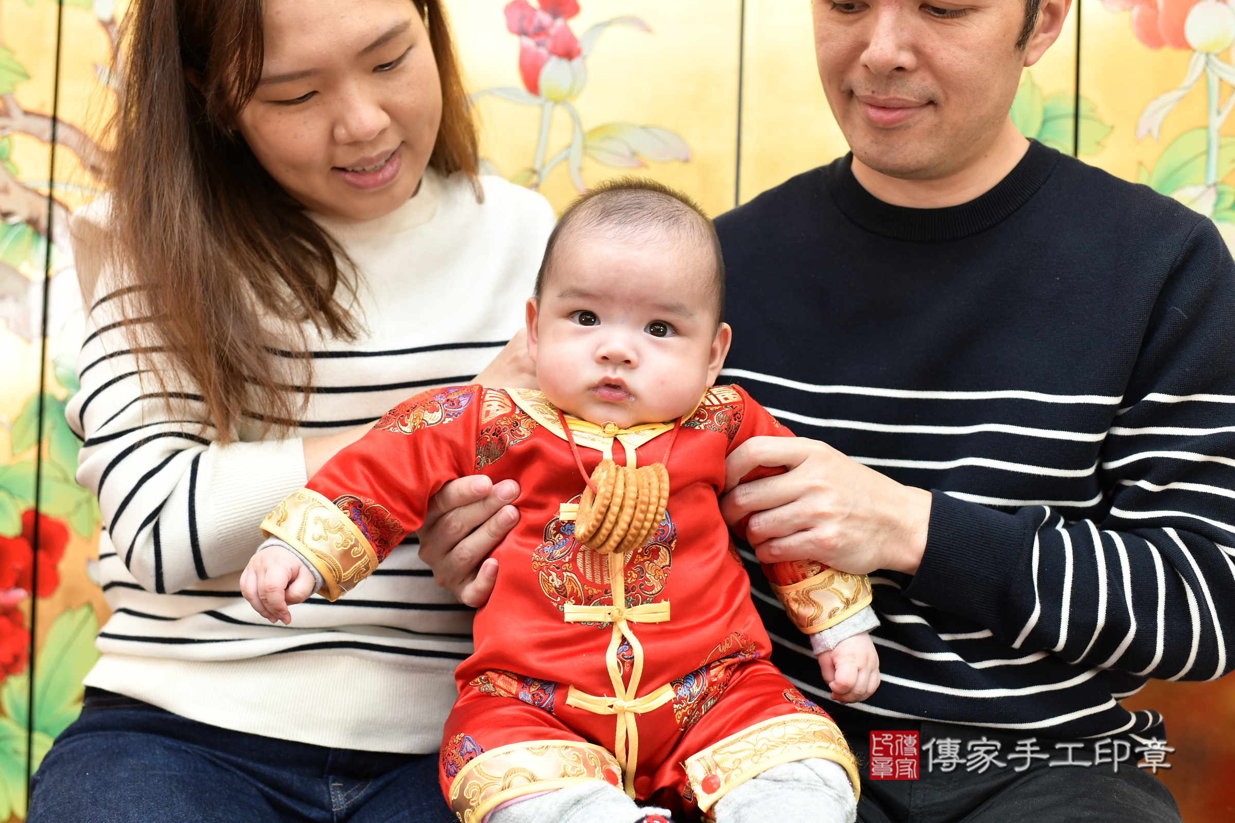 台北市大同區翔翔寶寶收涎推薦：傳家台北店收涎中國風會場，嬰兒古禮收涎收口水流程儀式、收涎吉祥話、收涎餅乾、收涎拍照。收涎證書。2025.2.27，照片12