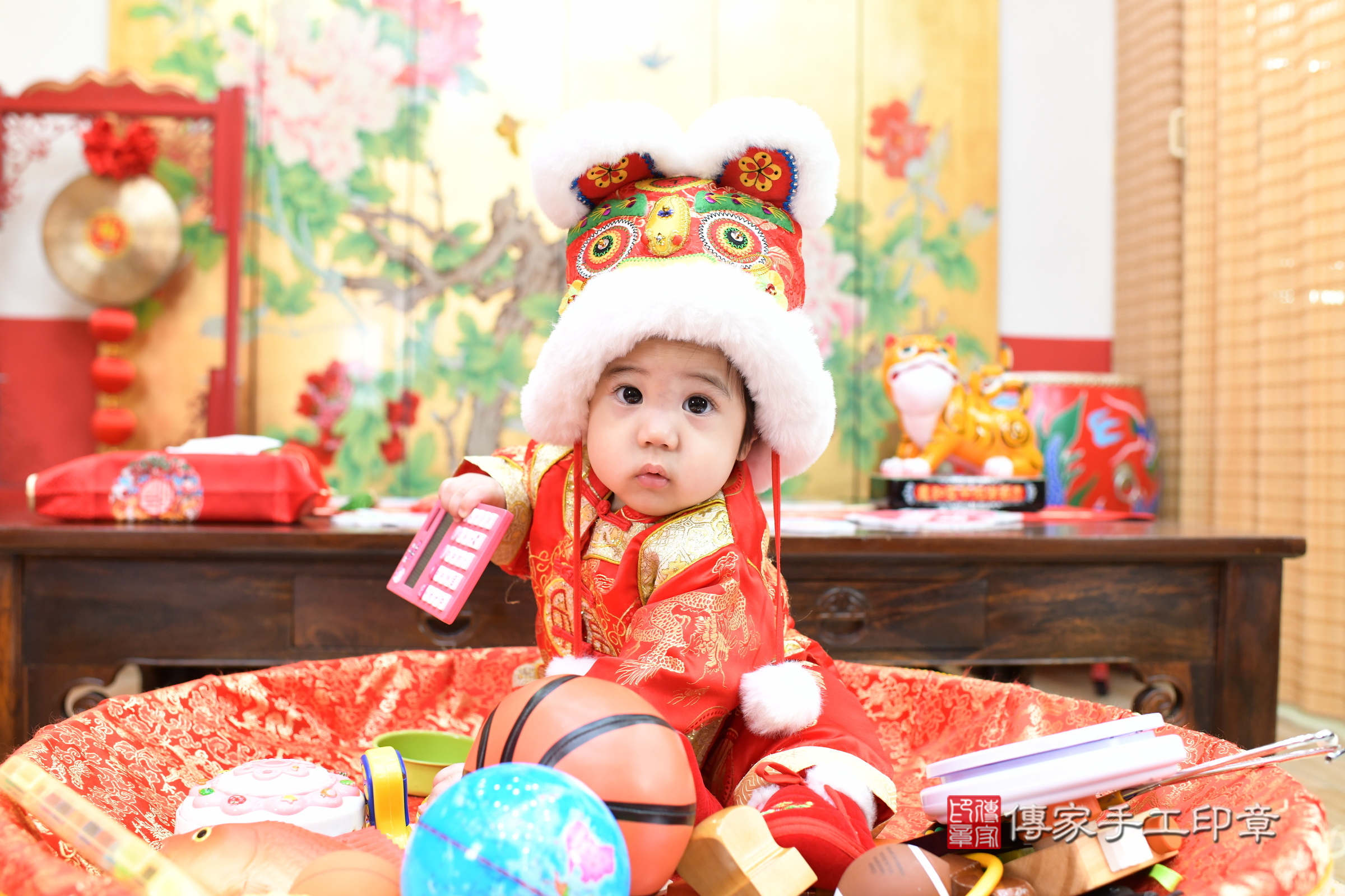 台北市大同區小駩寶寶抓周推薦：傳家台北店抓周度脺中國風會場，嬰兒古禮抓周流程儀式吉祥話、抓周道具物品24種、拍照。抓周證書。2025.2.23，照片1
