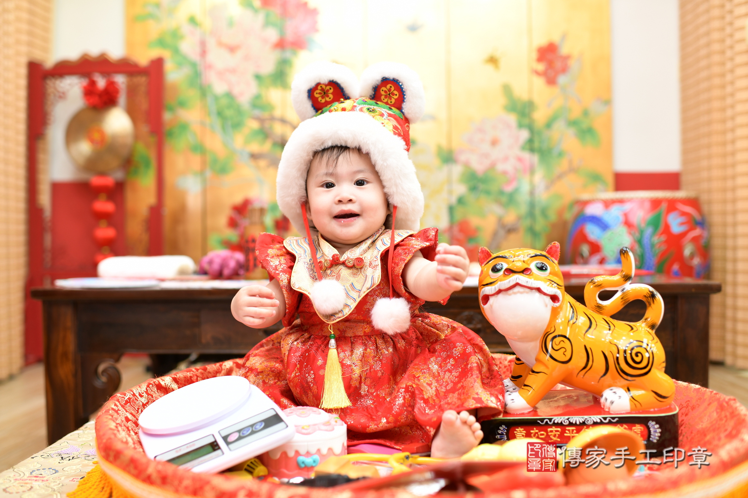 台北市大同區小寧寶寶抓周推薦：傳家台北店抓周度脺中國風會場，嬰兒古禮抓周流程儀式吉祥話、抓周道具物品24種、拍照。抓周證書。2025.2.28，照片1
