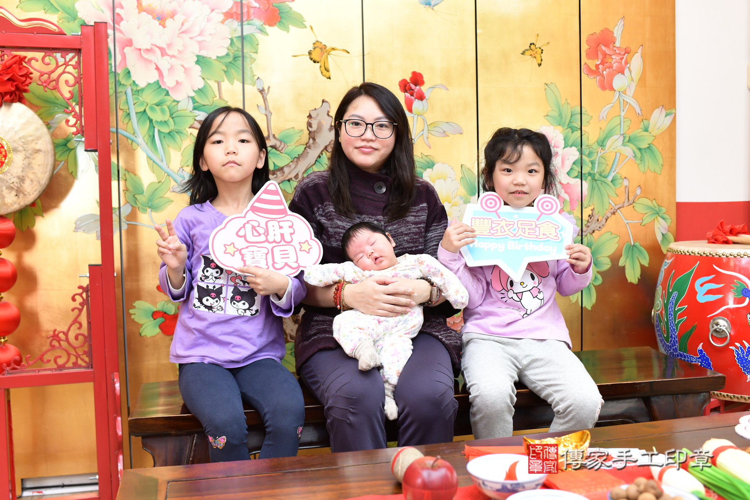 小彤寶寶(台北市大同區嬰兒寶寶滿月剃頭理髮、嬰兒剃胎毛儀式吉祥話)。中國風會場，爸媽寶貝穿「日中韓」古裝禮服。專業拍照、證書。★購買「臍帶章、肚臍章、胎毛筆刷印章」贈送：剃頭、收涎、抓周，三選一。2025.3.1，照片5