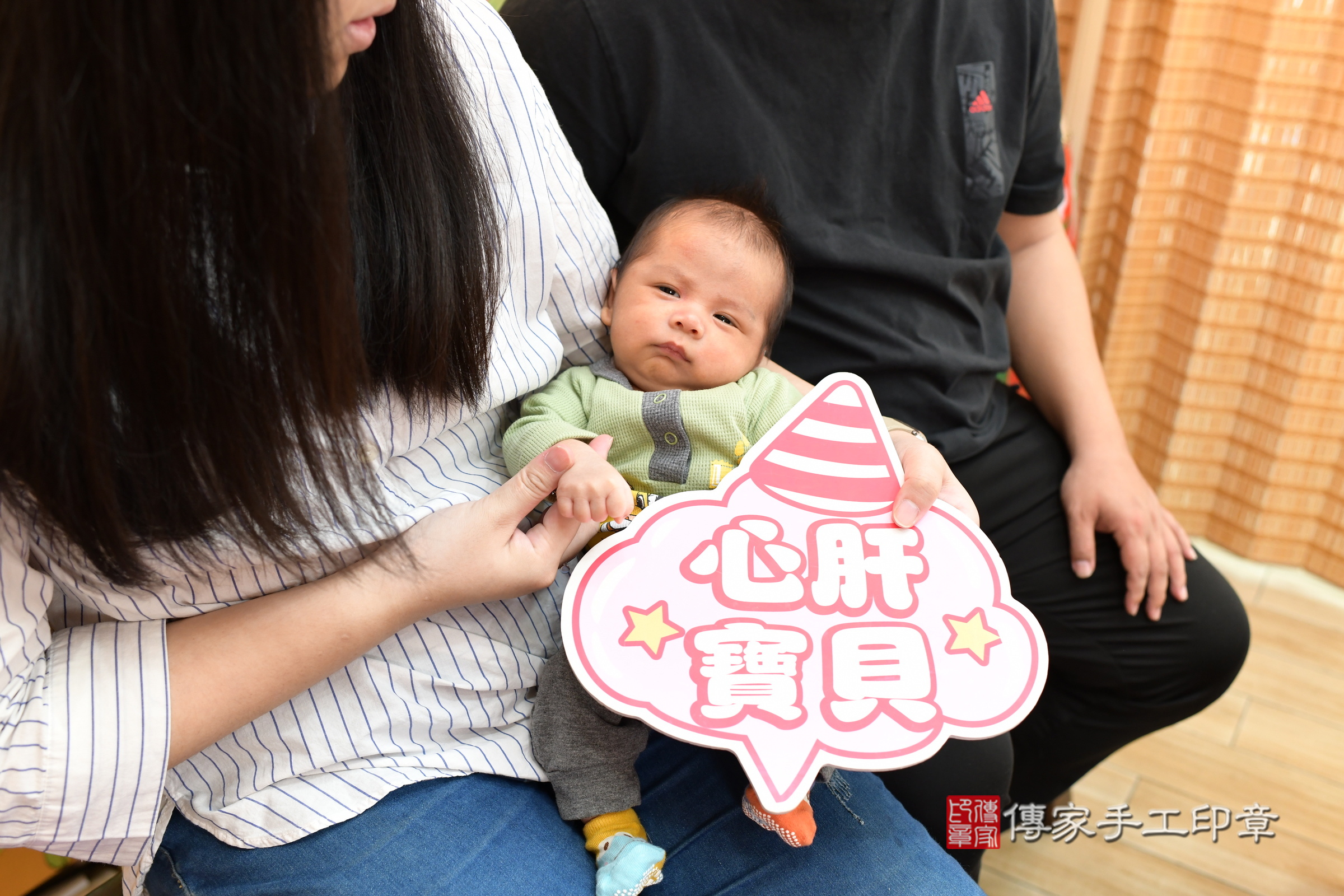 小瀚寶寶(台北市大同區嬰兒寶寶滿月剃頭理髮、嬰兒剃胎毛儀式吉祥話)。中國風會場，爸媽寶貝穿「日中韓」古裝禮服。專業拍照、證書。★購買「臍帶章、肚臍章、胎毛筆刷印章」贈送：剃頭、收涎、抓周，三選一。2025.3.2，照片1