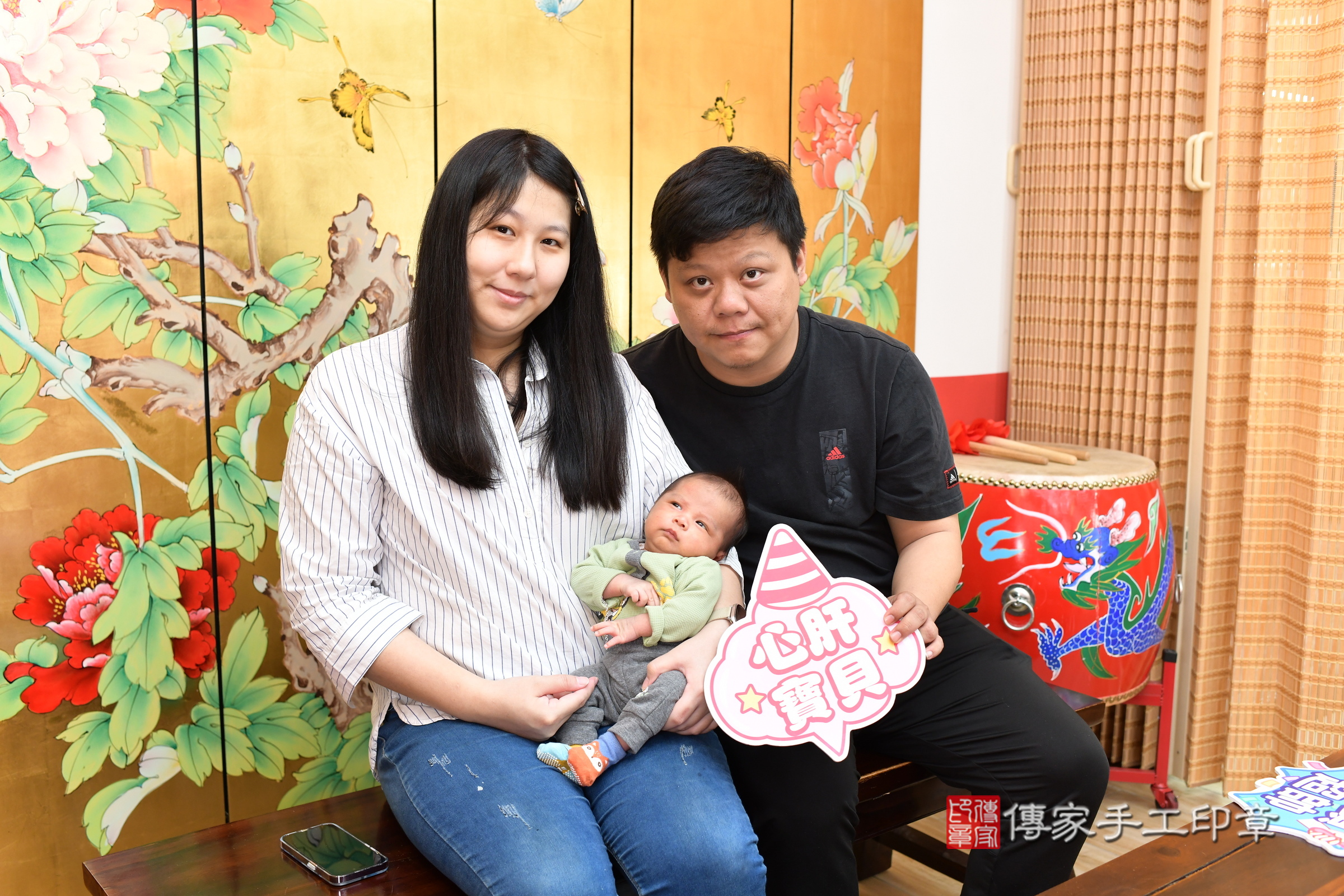 小瀚寶寶(台北市大同區嬰兒寶寶滿月剃頭理髮、嬰兒剃胎毛儀式吉祥話)。中國風會場，爸媽寶貝穿「日中韓」古裝禮服。專業拍照、證書。★購買「臍帶章、肚臍章、胎毛筆刷印章」贈送：剃頭、收涎、抓周，三選一。2025.3.2，照片7