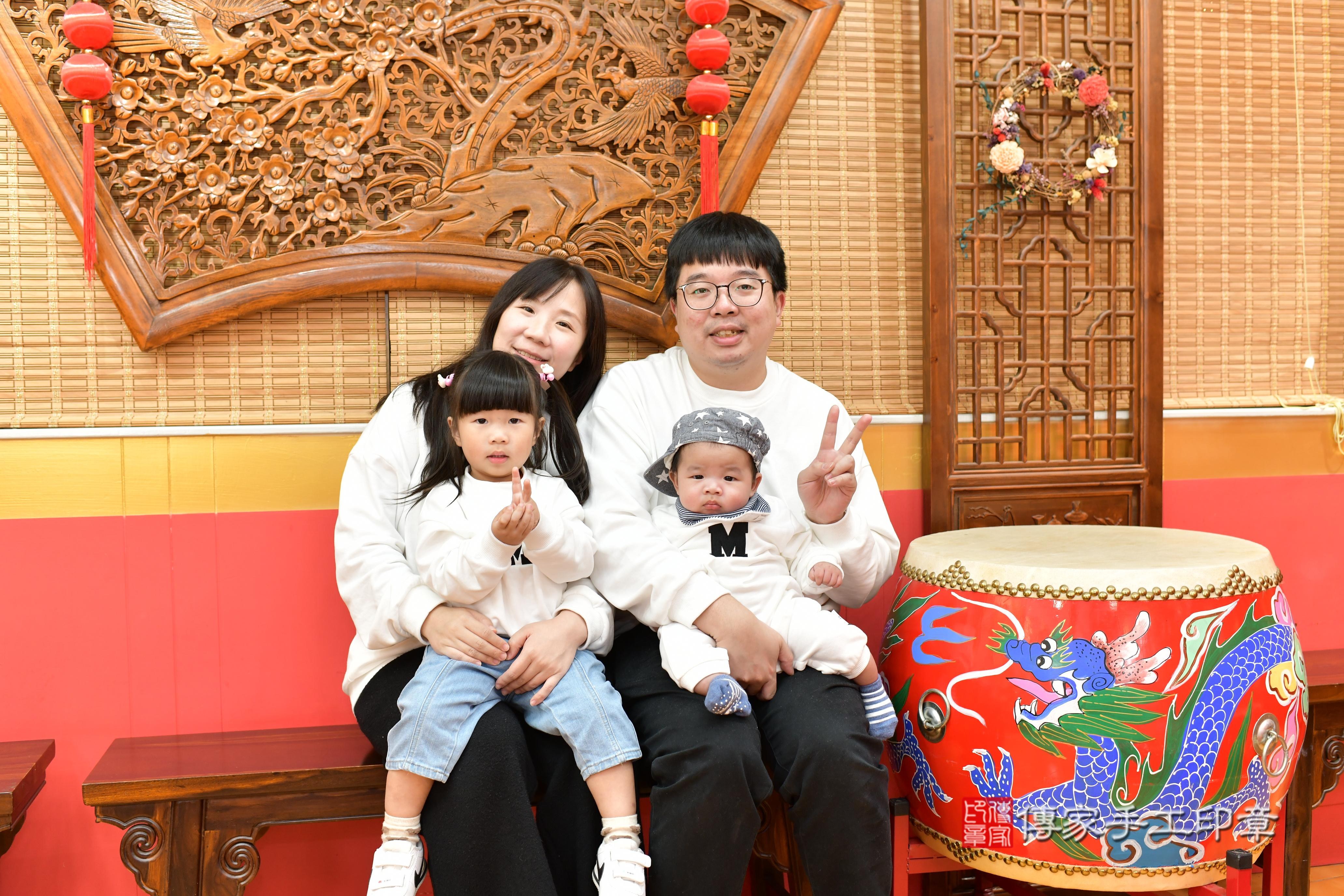 傳家手工印章桃園店、抓周、度脺、中國風會場、傳家嬰兒古禮、吉祥話、抓周道具物品24種、拍照。抓周證書。寶寶抓周、滿周歲、生日快樂、祝福 傳家手工印章桃園店、抓周、度脺、中國風會場、傳家嬰兒古禮、吉祥話、抓周道具物品24種、拍照。抓周證書。寶寶抓周、滿周歲、生日快樂、祝福