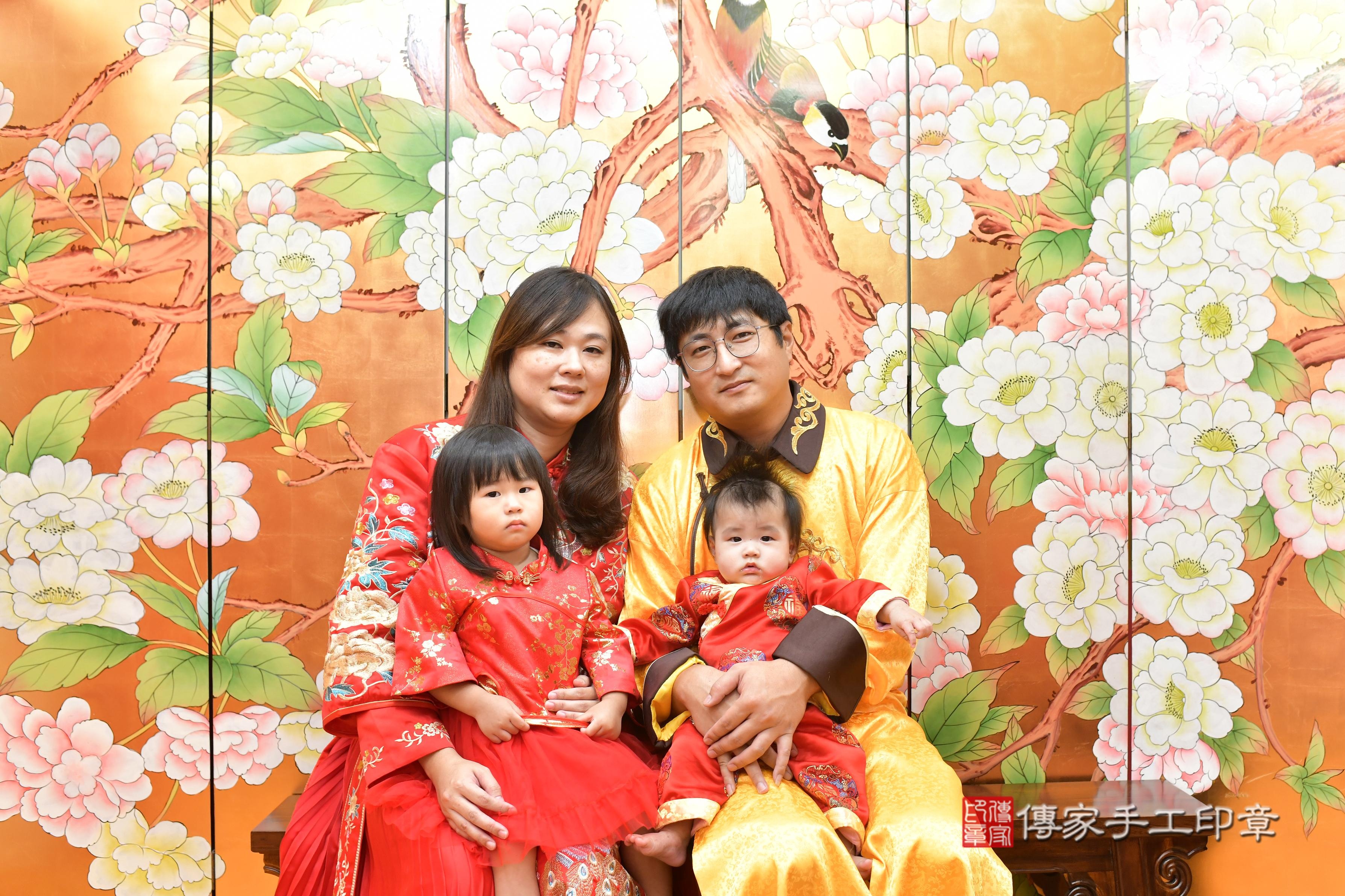 傳家手工印章桃園店、抓周、度脺、中國風會場、傳家嬰兒古禮、吉祥話、抓周道具物品24種、拍照。抓周證書。寶寶抓周、滿周歲、生日快樂、祝福 傳家手工印章桃園店、抓周、度脺、中國風會場、傳家嬰兒古禮、吉祥話、抓周道具物品24種、拍照。抓周證書。寶寶抓周、滿周歲、生日快樂、祝福