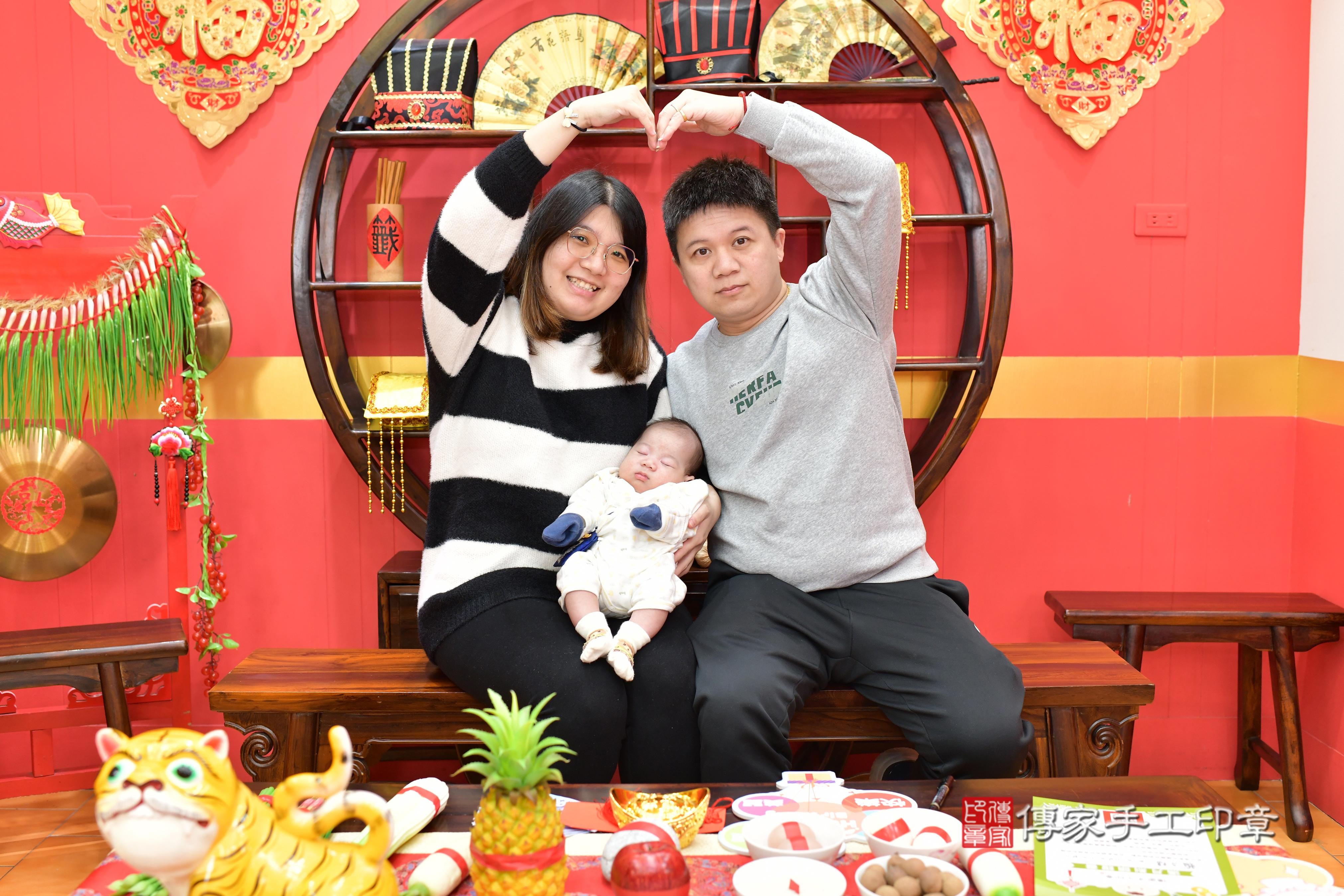 傳家手工印章桃園店、抓周、度脺、中國風會場、傳家嬰兒古禮、吉祥話、抓周道具物品24種、拍照。抓周證書。寶寶抓周、滿周歲、生日快樂、祝福