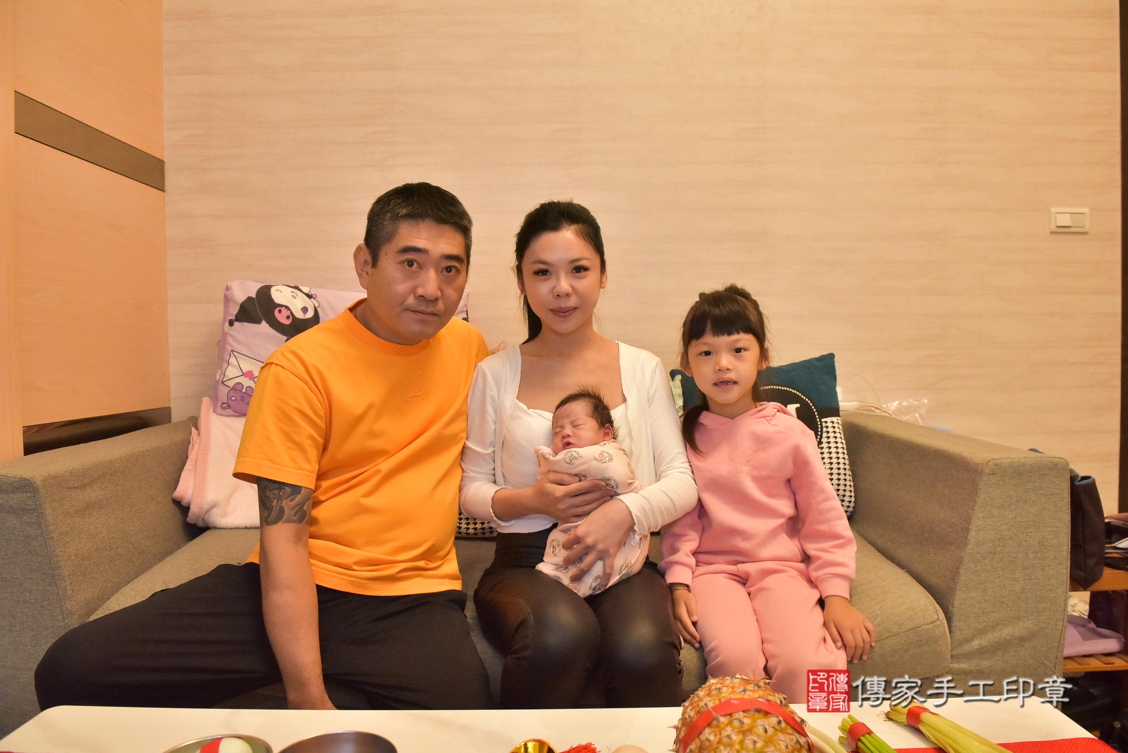 傳家手工印章高雄店、抓周、度脺、中國風會場、傳家嬰兒古禮、吉祥話、抓周道具物品24種、拍照。抓周證書。寶寶抓周、滿周歲、生日快樂、祝福