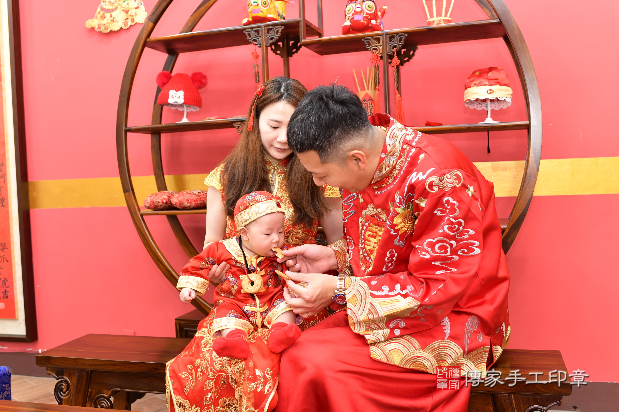 新北市永和區昊昊寶寶收涎推薦：傳家新北店收涎中國風會場，嬰兒古禮收涎收口水流程儀式、收涎吉祥話、收涎餅乾、收涎拍照。收涎證書。2025.3.6，照片14