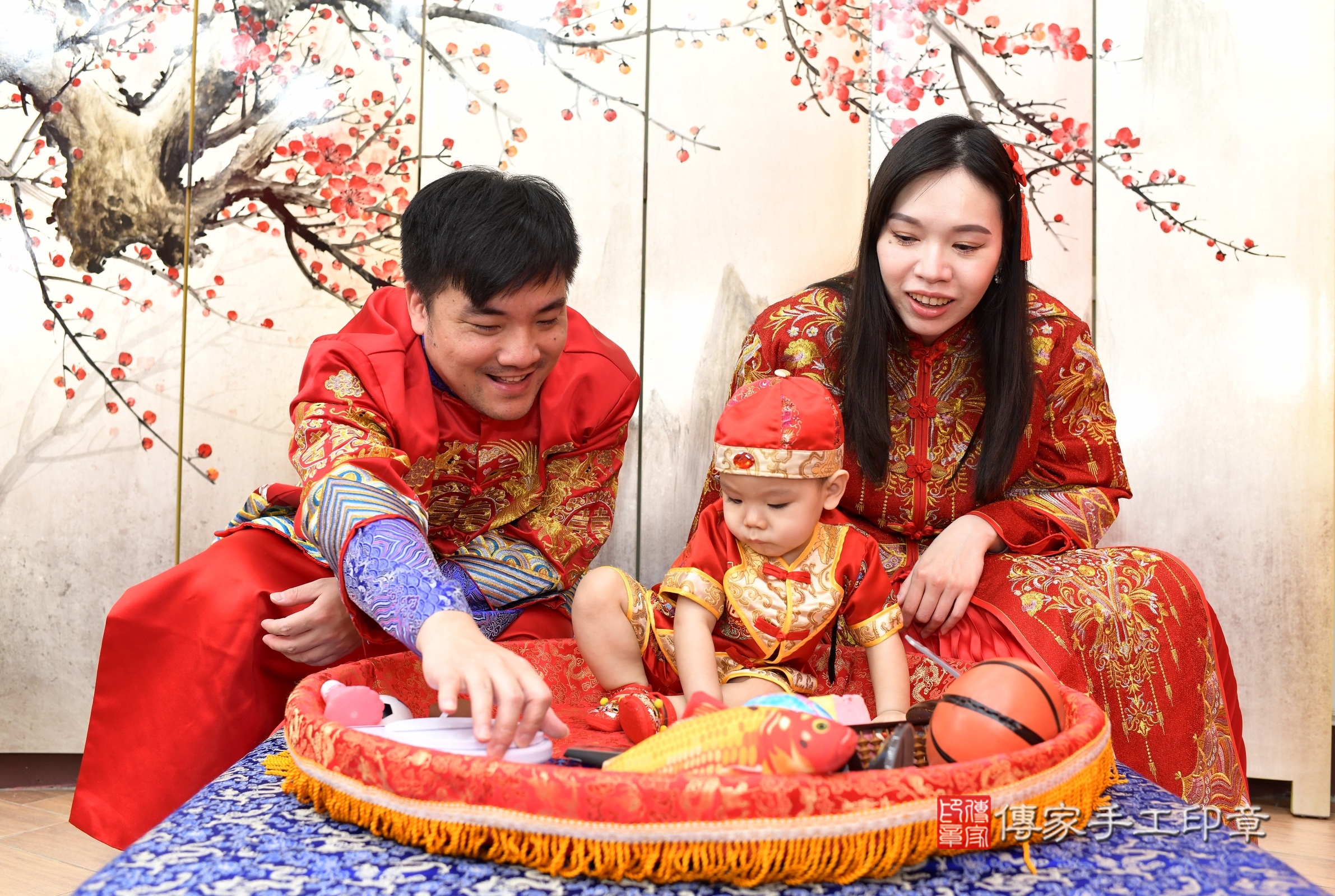 新北市永和區睿睿寶寶抓周推薦:傳家新北店抓周度脺中國風會場,嬰兒古禮抓周流程儀式吉祥話、抓周道具物品24種、拍照。抓周證書。2025.3.5,照片5 新北市永和區睿睿寶寶抓周推薦:傳家新北店抓周度脺中國風會場,嬰兒古禮抓周流程儀式吉祥話、抓周道具物品24種、拍照。抓周證書。2025.3.5,照片5