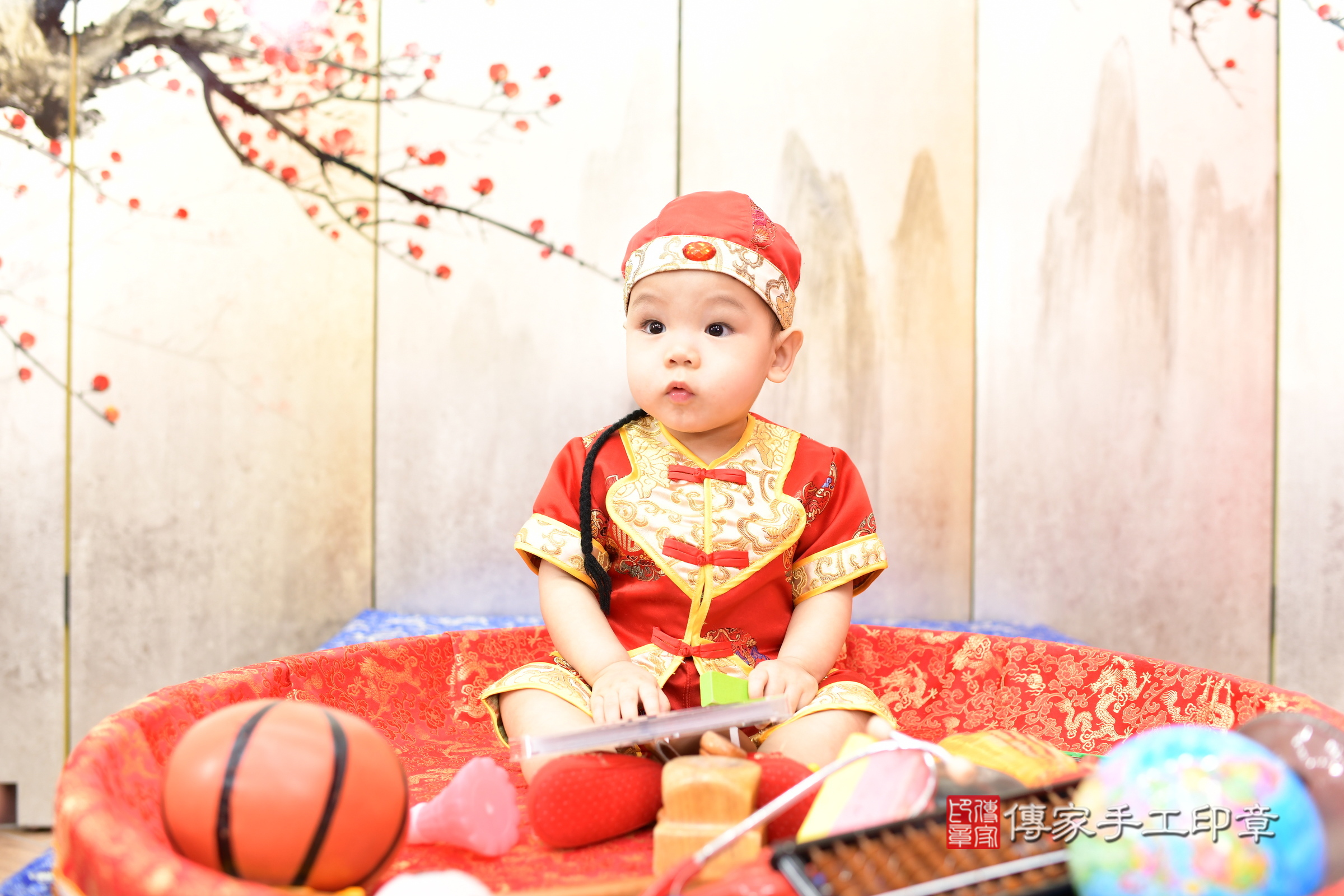 新北市永和區睿睿寶寶抓周推薦:傳家新北店抓周度脺中國風會場,嬰兒古禮抓周流程儀式吉祥話、抓周道具物品24種、拍照。抓周證書。2025.3.5,照片7 新北市永和區睿睿寶寶抓周推薦:傳家新北店抓周度脺中國風會場,嬰兒古禮抓周流程儀式吉祥話、抓周道具物品24種、拍照。抓周證書。2025.3.5,照片7