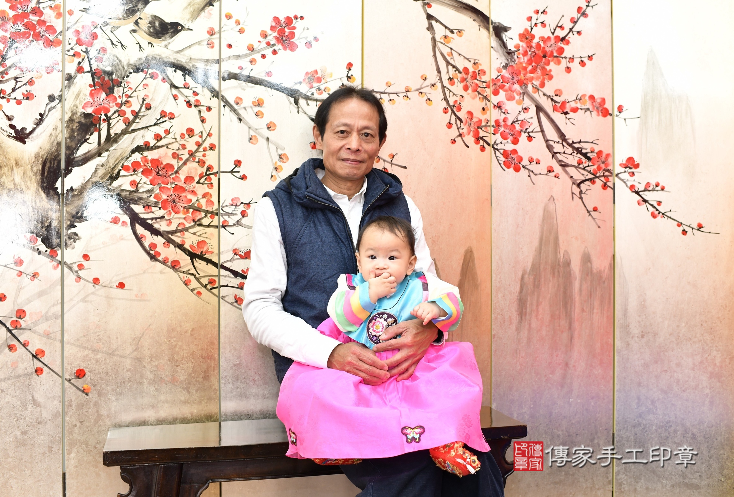 新北市永和區晞晞寶寶抓周推薦:傳家新北店抓周度脺中國風會場,嬰兒古禮抓周流程儀式吉祥話、抓周道具物品24種、拍照。抓周證書。2025.3.7,照片6 新北市永和區晞晞寶寶抓周推薦:傳家新北店抓周度脺中國風會場,嬰兒古禮抓周流程儀式吉祥話、抓周道具物品24種、拍照。抓周證書。2025.3.7,照片6