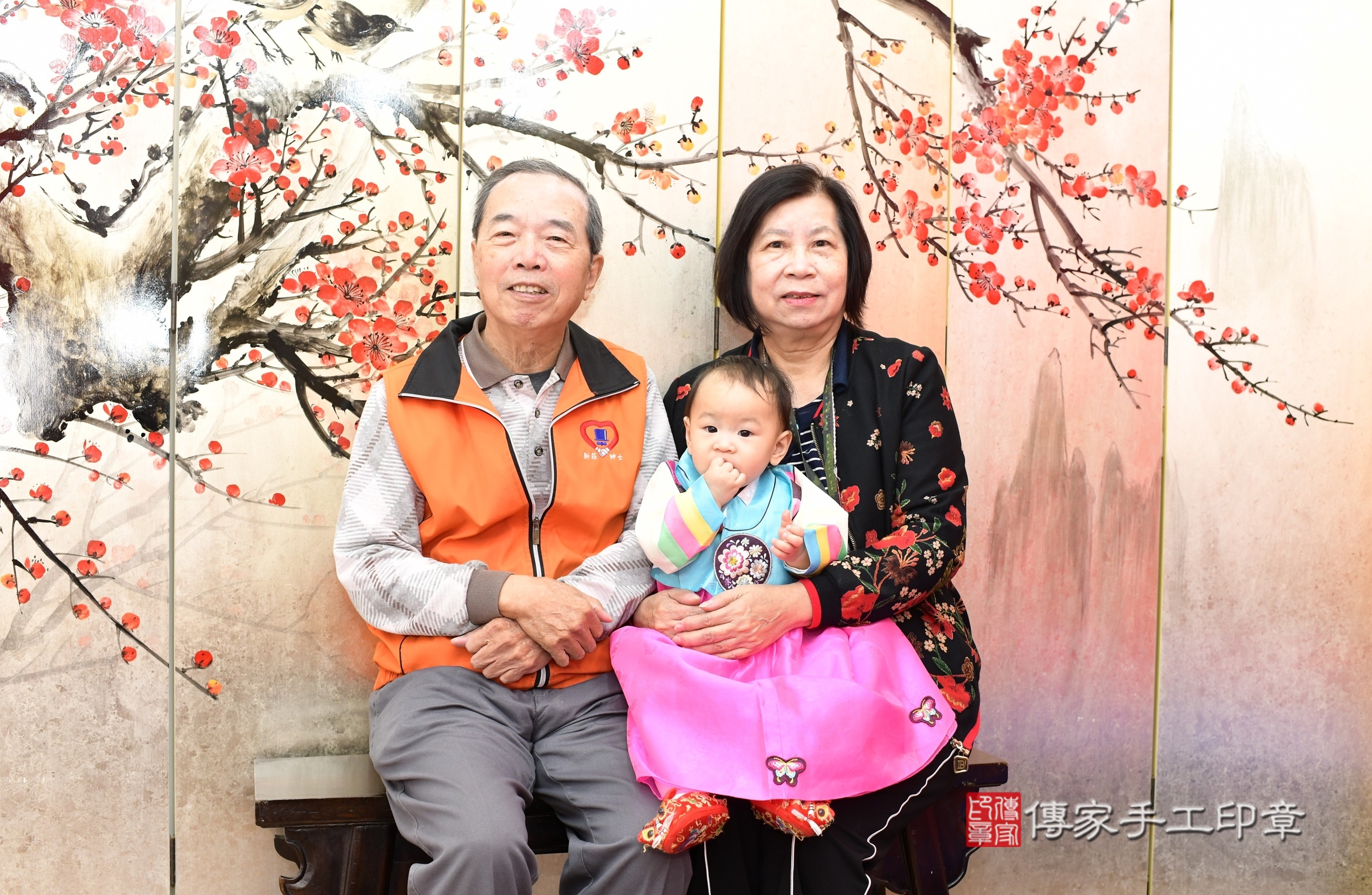 新北市永和區晞晞寶寶抓周推薦:傳家新北店抓周度脺中國風會場,嬰兒古禮抓周流程儀式吉祥話、抓周道具物品24種、拍照。抓周證書。2025.3.7,照片5 新北市永和區晞晞寶寶抓周推薦:傳家新北店抓周度脺中國風會場,嬰兒古禮抓周流程儀式吉祥話、抓周道具物品24種、拍照。抓周證書。2025.3.7,照片5