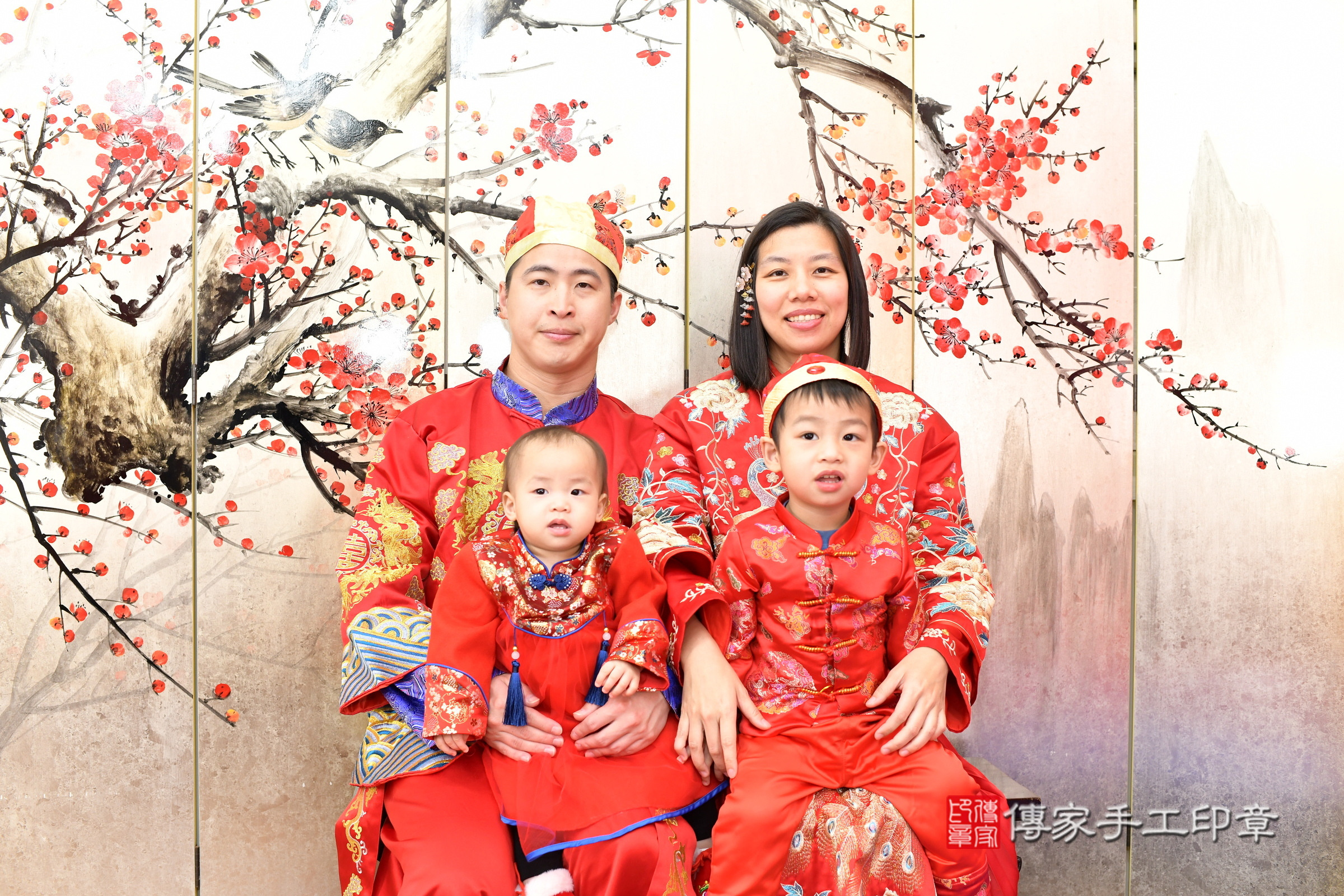 新北市永和區小欣寶寶抓周推薦：傳家新北店抓周度脺中國風會場，嬰兒古禮抓周流程儀式吉祥話、抓周道具物品24種、拍照。抓周證書。2025.3.8，照片2