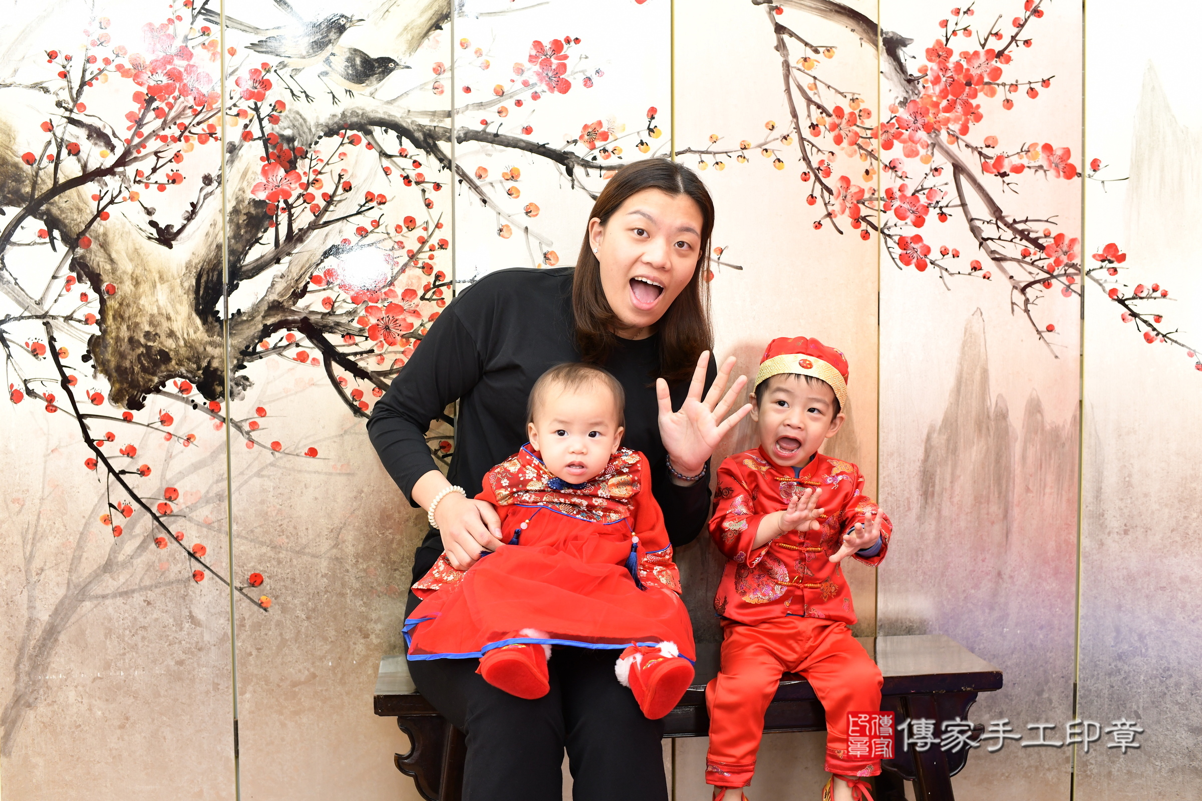 新北市永和區小欣寶寶抓周推薦：傳家新北店抓周度脺中國風會場，嬰兒古禮抓周流程儀式吉祥話、抓周道具物品24種、拍照。抓周證書。2025.3.8，照片4