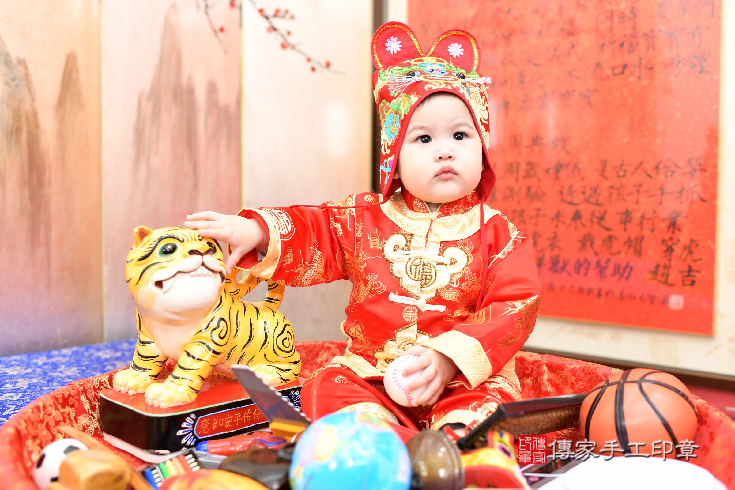 新北市永和區小軒寶寶抓周推薦:傳家新北店抓周度脺中國風會場,嬰兒古禮抓周流程儀式吉祥話、抓周道具物品24種、拍照。抓周證書。2025.3.9,照片9 新北市永和區小軒寶寶抓周推薦:傳家新北店抓周度脺中國風會場,嬰兒古禮抓周流程儀式吉祥話、抓周道具物品24種、拍照。抓周證書。2025.3.9,照片9