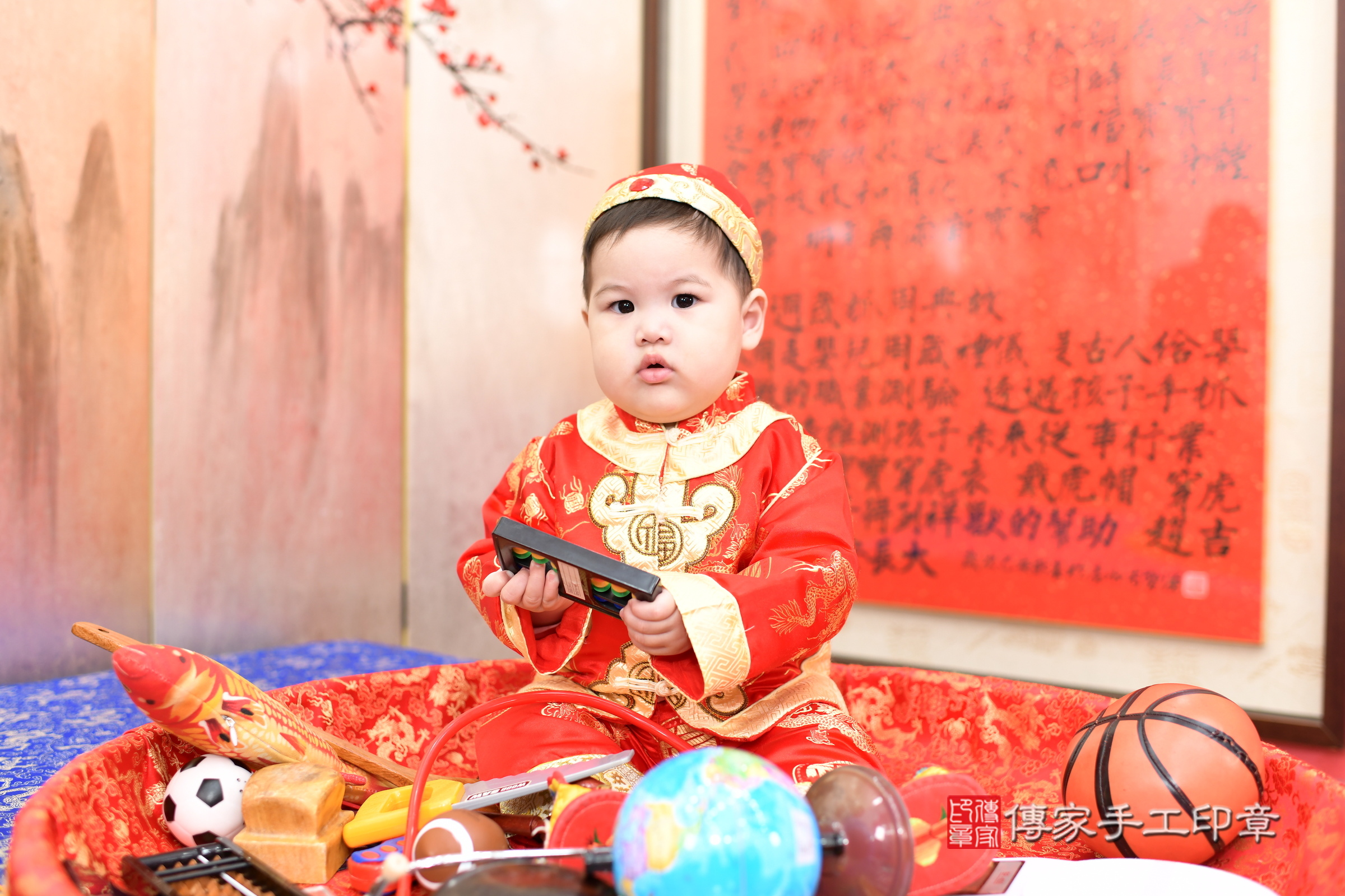 新北市永和區小軒寶寶抓周推薦:傳家新北店抓周度脺中國風會場,嬰兒古禮抓周流程儀式吉祥話、抓周道具物品24種、拍照。抓周證書。2025.3.9,照片12 新北市永和區小軒寶寶抓周推薦:傳家新北店抓周度脺中國風會場,嬰兒古禮抓周流程儀式吉祥話、抓周道具物品24種、拍照。抓周證書。2025.3.9,照片12